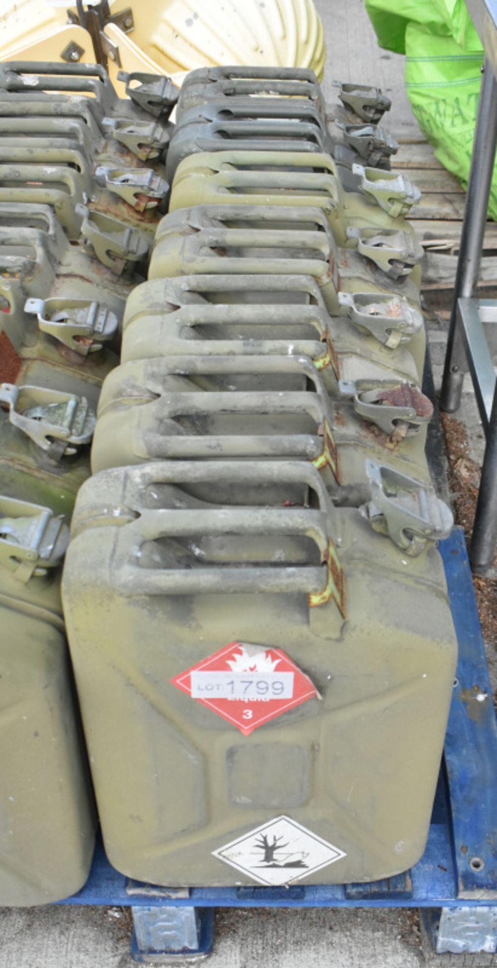 7x Ex-Mod metal jerry cans