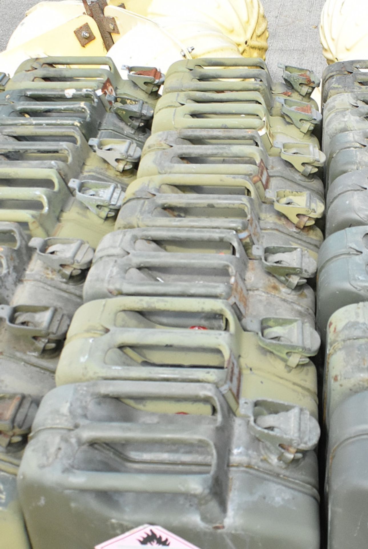 7x Ex-Mod metal jerry cans - Image 2 of 2