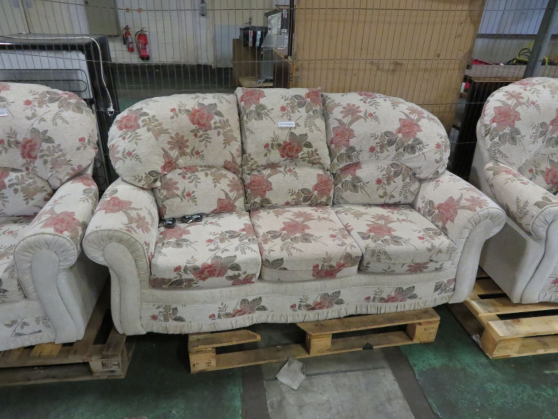 3 Piece Sofa & Chair Set - Sofa - L 1850mm x D 860mm x H 900mm, Chairs - L 950mm x D 820mm x H 950mm - Image 3 of 4