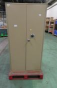 2x Metal Combination Cabinets L 920mm x W 480mm x H 1830mm