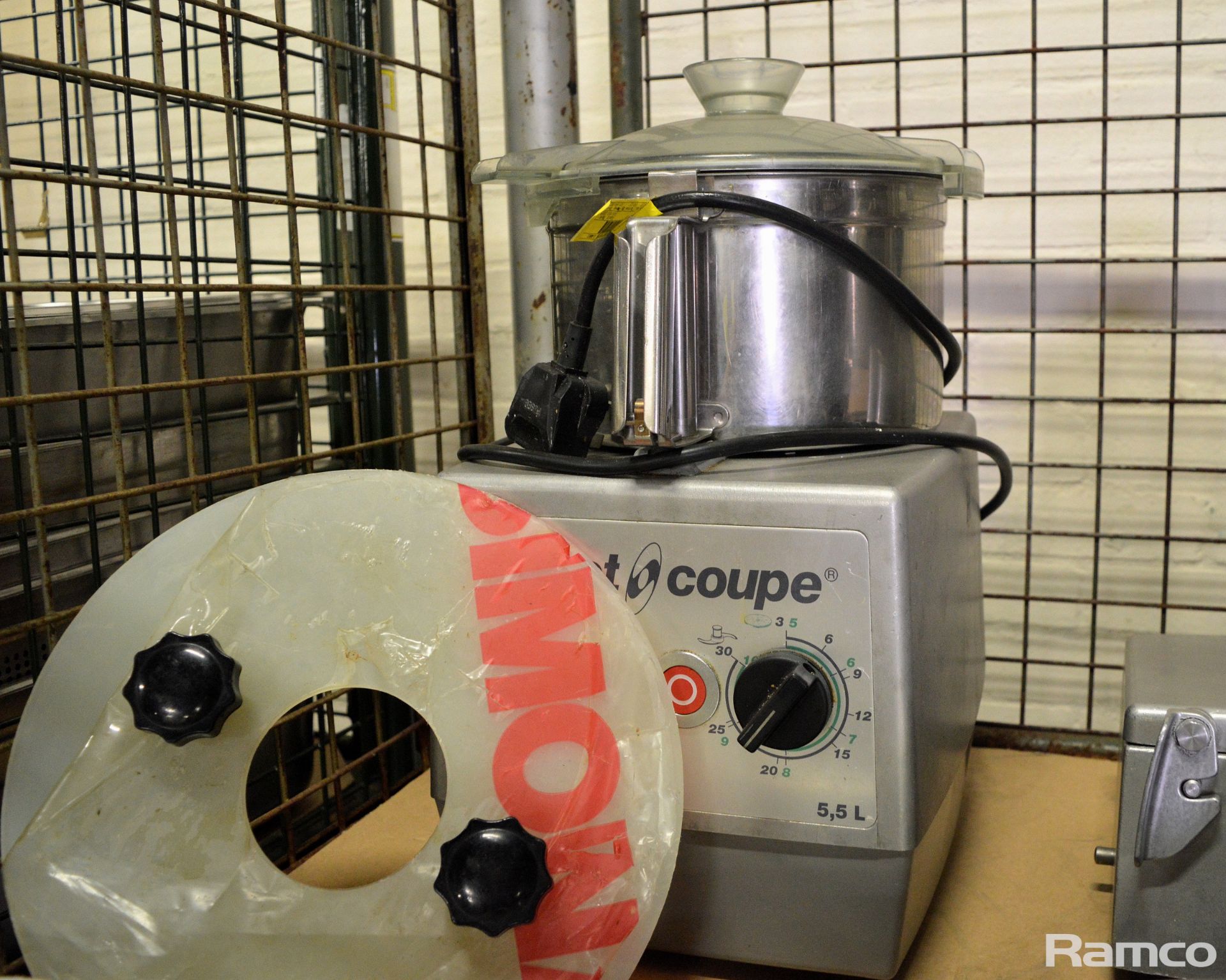 Robot Coupe R502 V.V Veg Prep Machine with Spares & Catering Part Of Mincing machine and more - Image 2 of 9