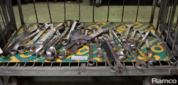 Various sized spanners