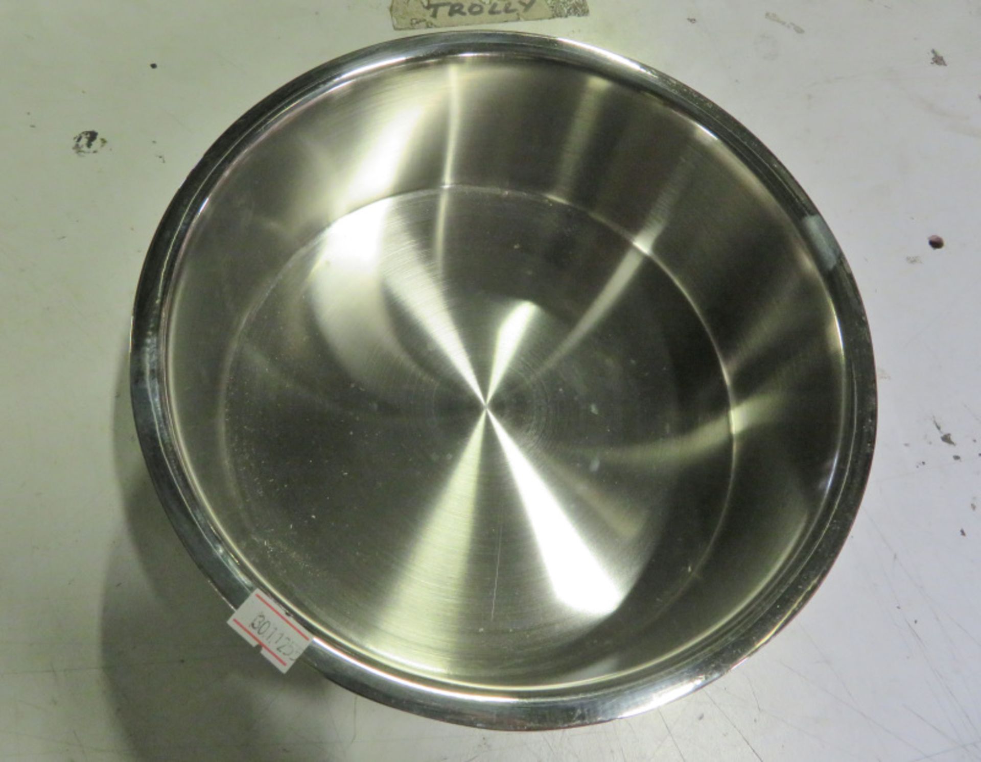 3x Stainless Steel 24 cm Salad Bowls - Image 2 of 2