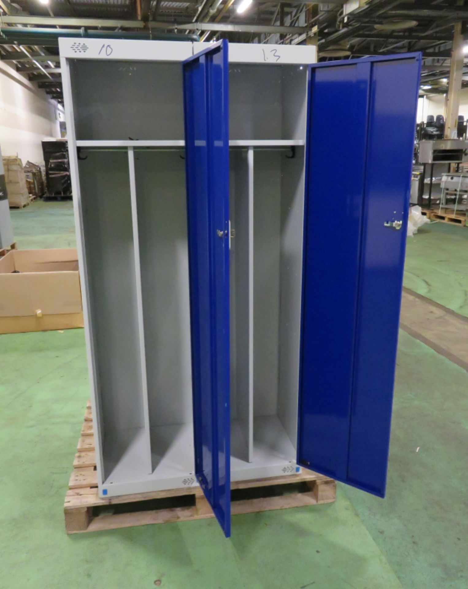 3x Metal Grey / Blue Lockers L 450mm x W 450mm x H1800mm - Image 3 of 6