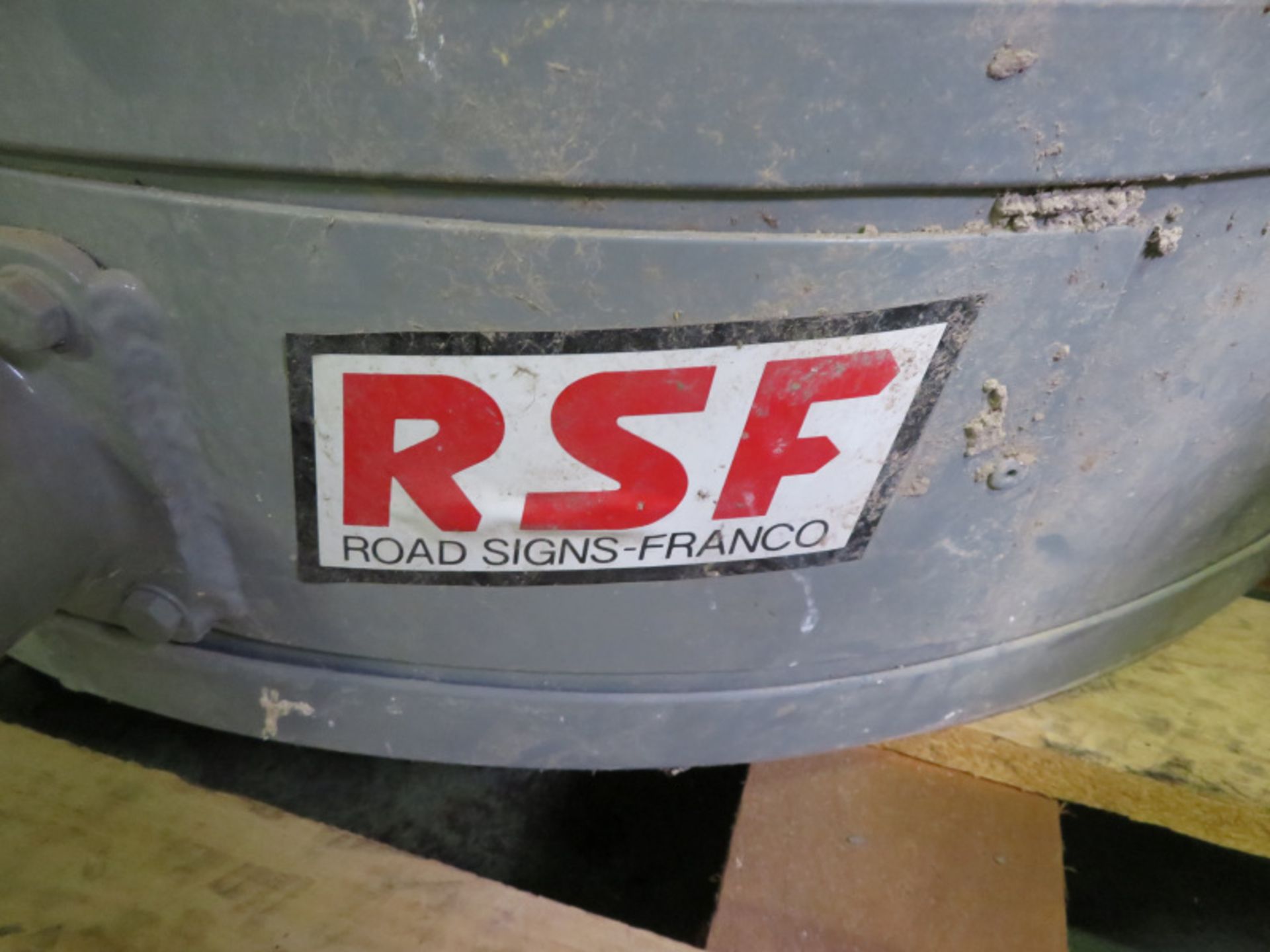 RSF 2 way traffic sign 770mm diameter with 1600mm post - Image 4 of 4