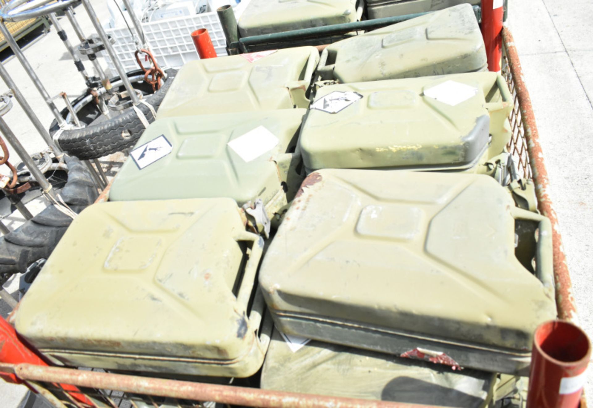 29x Ex-Mod metal jerry cans - Image 2 of 2