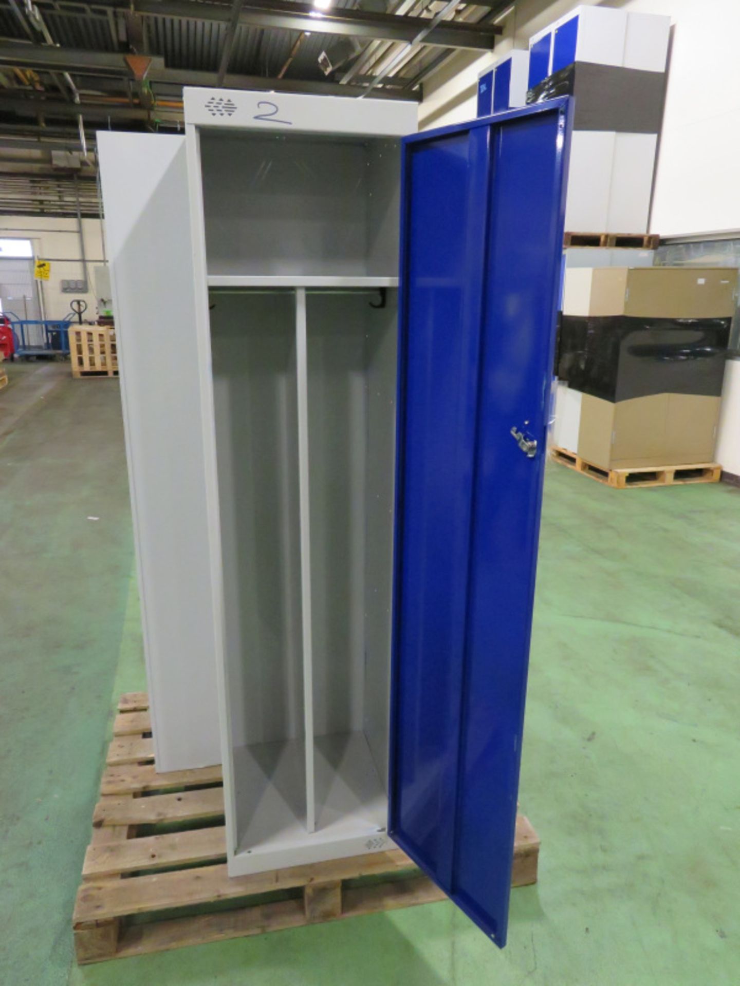 3x Metal Grey / Blue Lockers L 450mm x W 450mm x H1800mm - Image 6 of 6