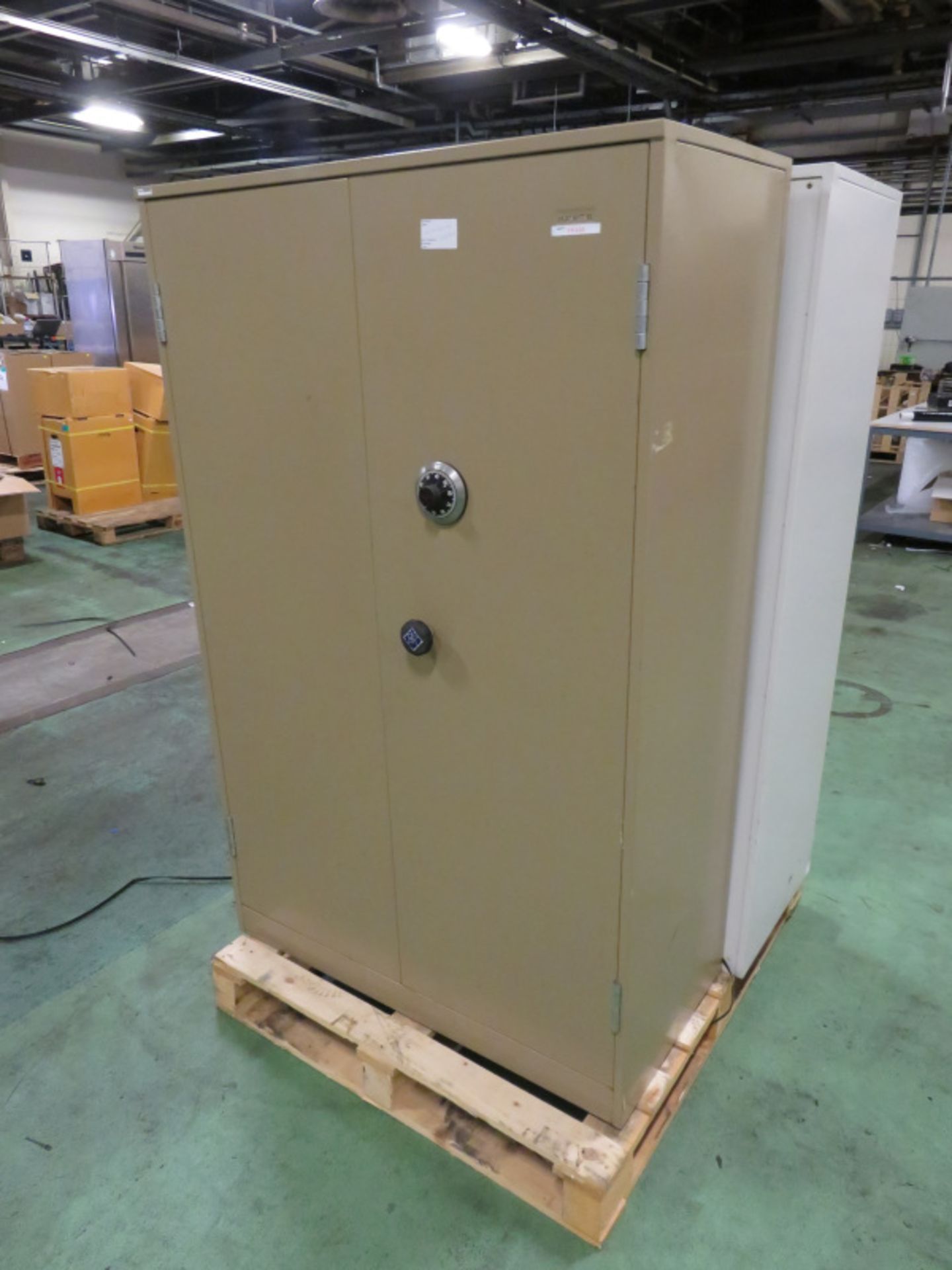 2x Double Door Metal Combination Cabinets - L 500mm x W 1000mm x H 1600mm - Image 2 of 5