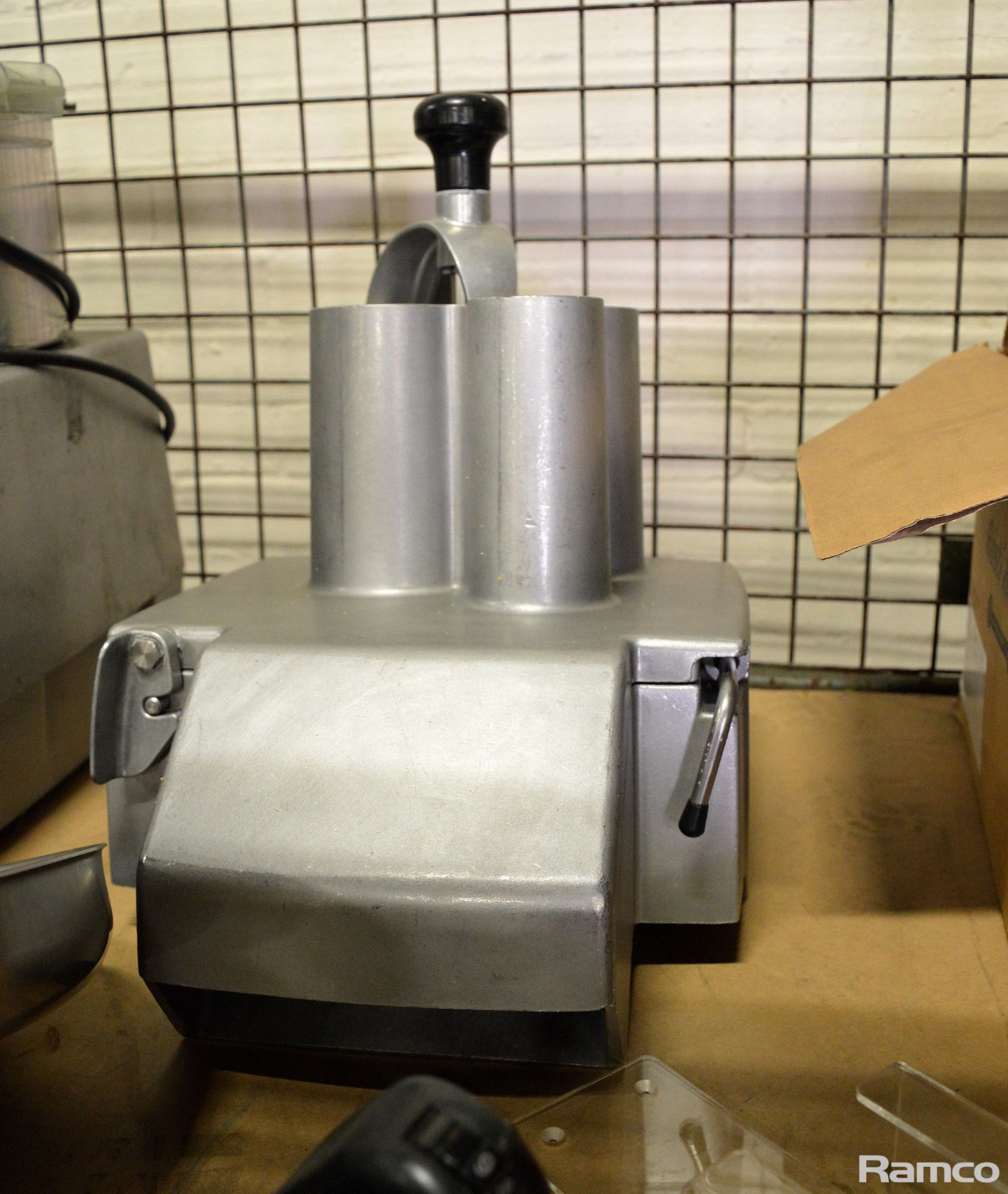 Robot Coupe R502 V.V Veg Prep Machine with Spares & Catering Part Of Mincing machine and more - Image 3 of 9