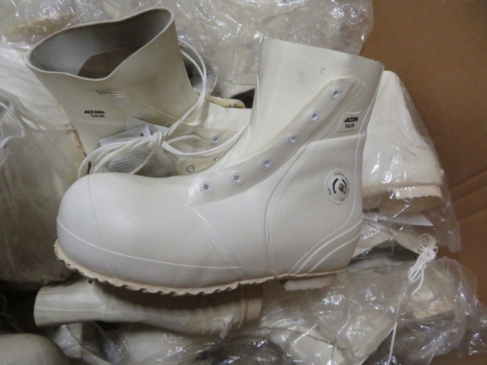 20x Pairs of White Insulated Extreme Cold Boots - Size 14R - Image 3 of 5