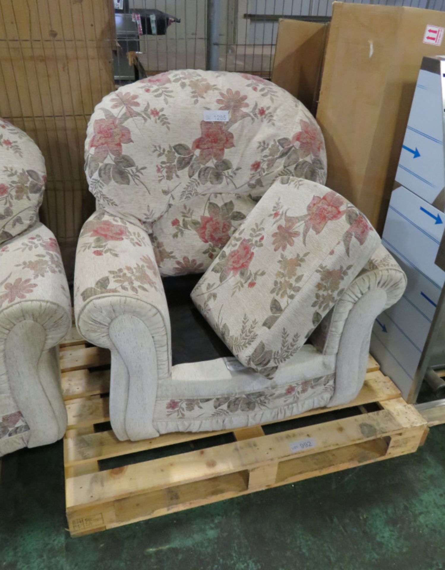3 Piece Sofa & Chair Set - Sofa - L 1850mm x D 860mm x H 900mm, Chairs - L 950mm x D 820mm x H 950mm - Image 4 of 4