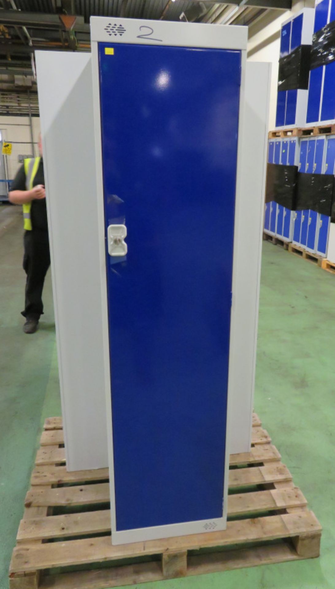 3x Metal Grey / Blue Lockers L 450mm x W 450mm x H1800mm - Image 4 of 6