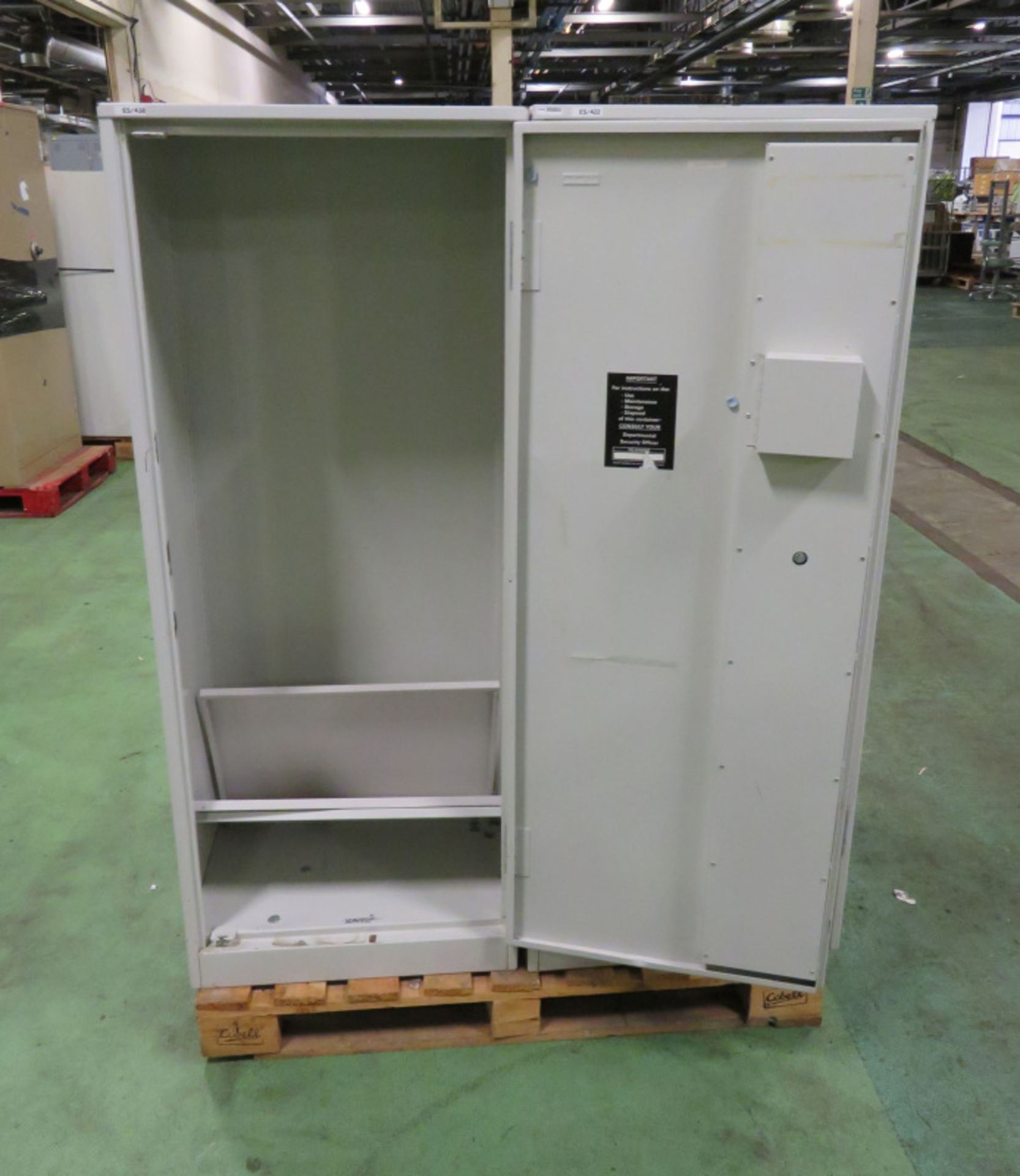 4x Single Door Metal Combination Cabinets L 455mm x W 615mm x H 1530mm - Image 4 of 7