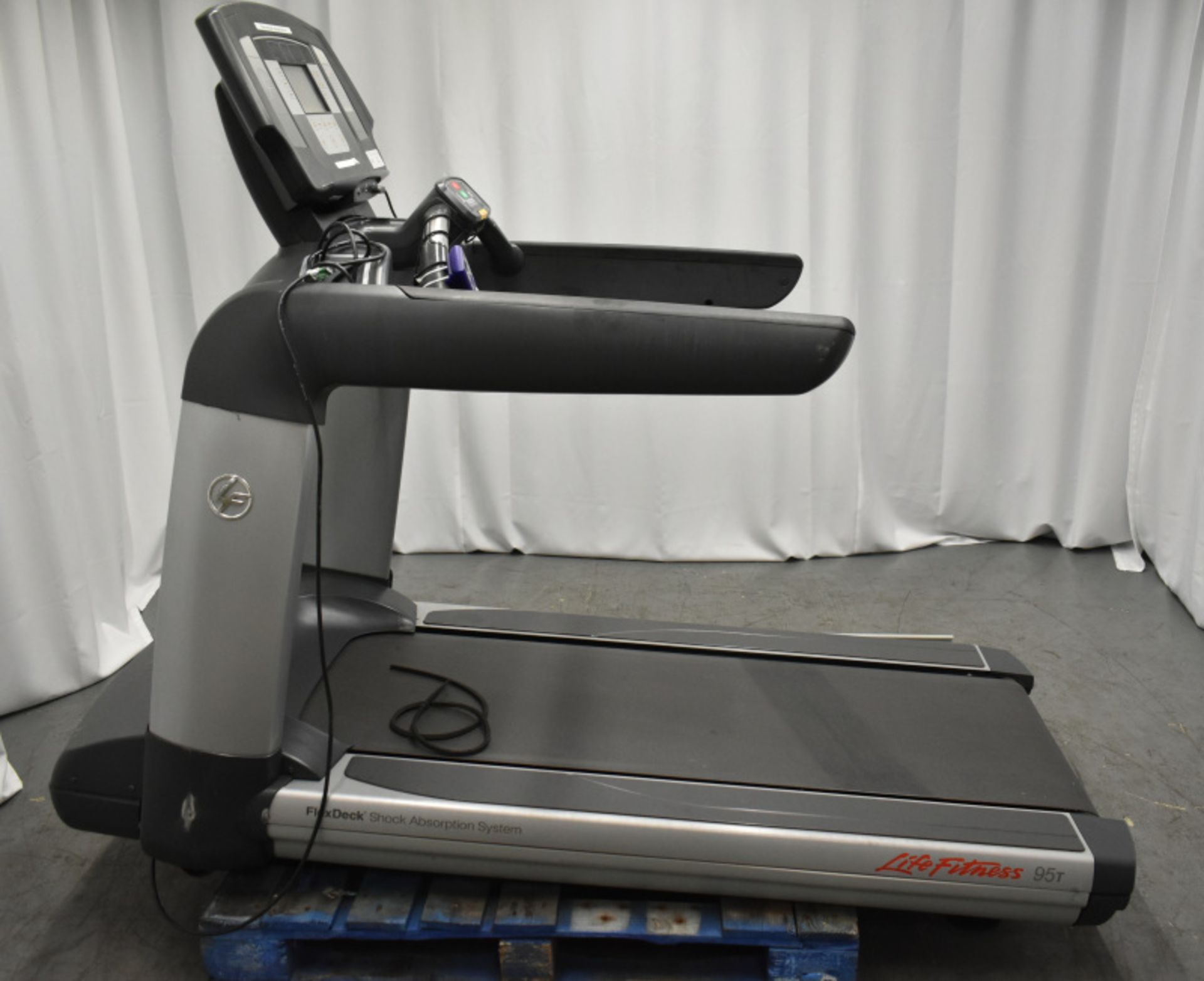 Life Fitness 95T FlexDeck Treadmill - Powers Up Functions Not Tested