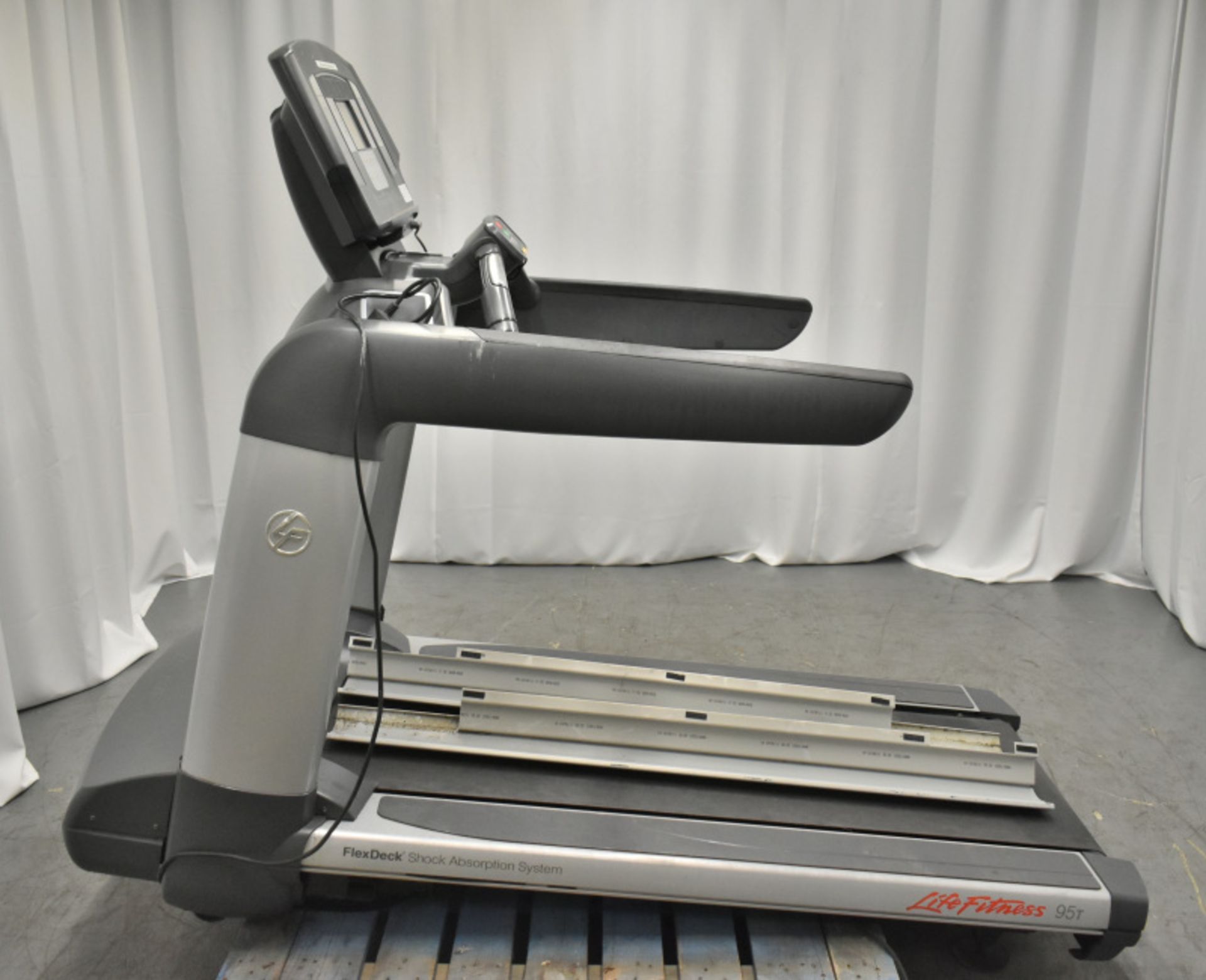 Life Fitness 95T FlexDeck Treadmill - Powers Up Functions Not Tested
