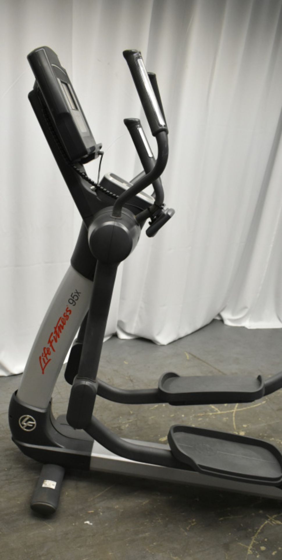 Life Fitness 95X Cross Trainer -Powers Up Functions Not Tested - See pictures for conditio - Image 2 of 21