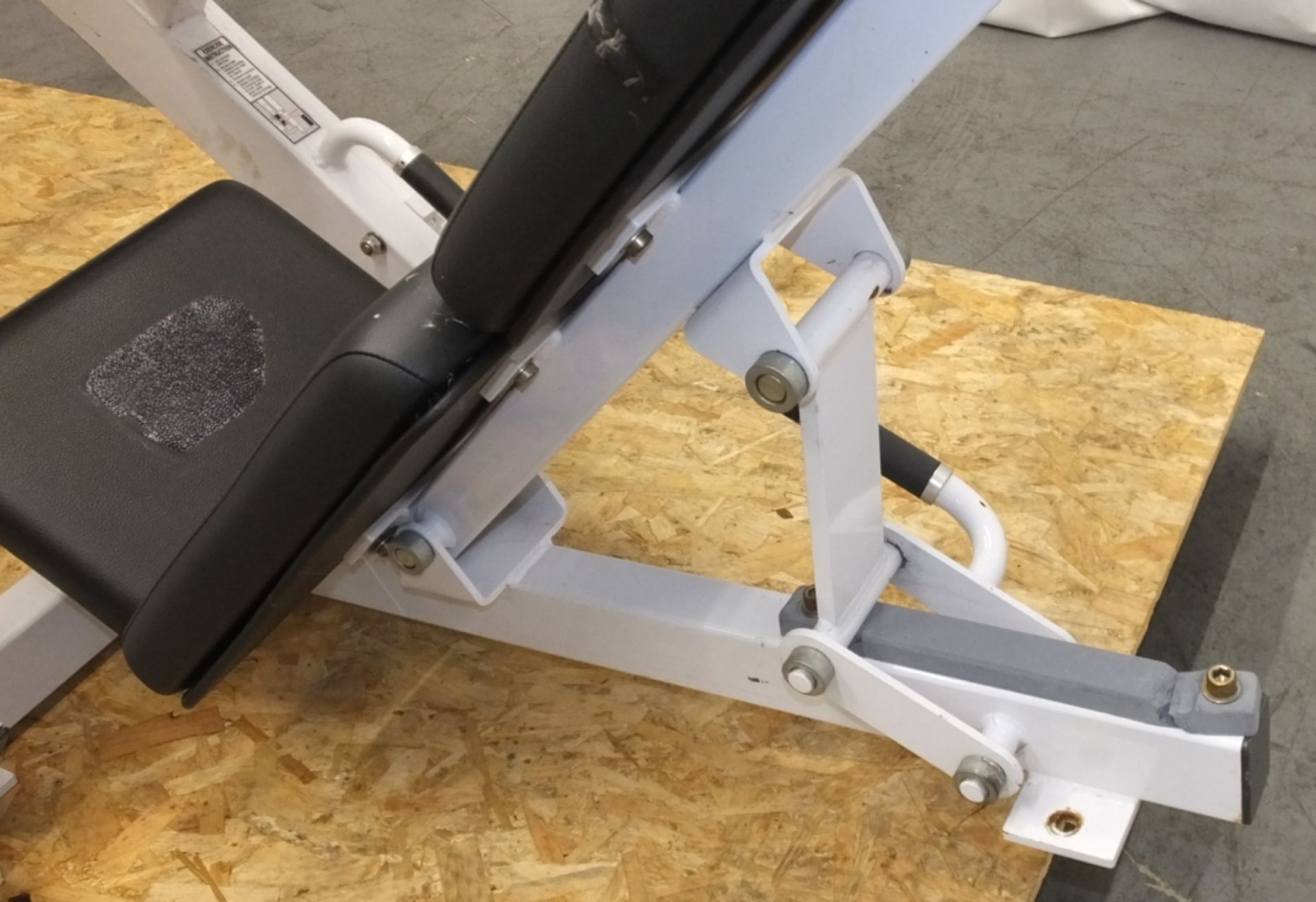 Hammer Strength HSLLP Leg Press - See Pictures for condition - Image 10 of 19