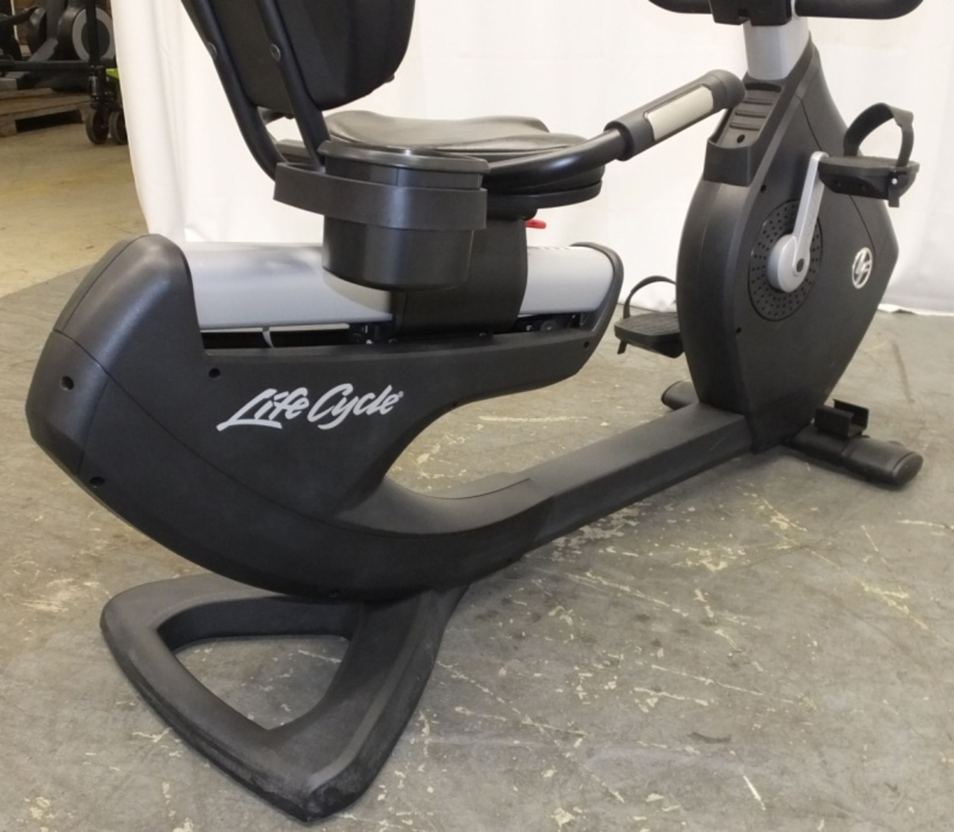 Life Fitness Life Cycle 95RS Recumbent Exercise Bike - Missing Power Pack - Image 6 of 9