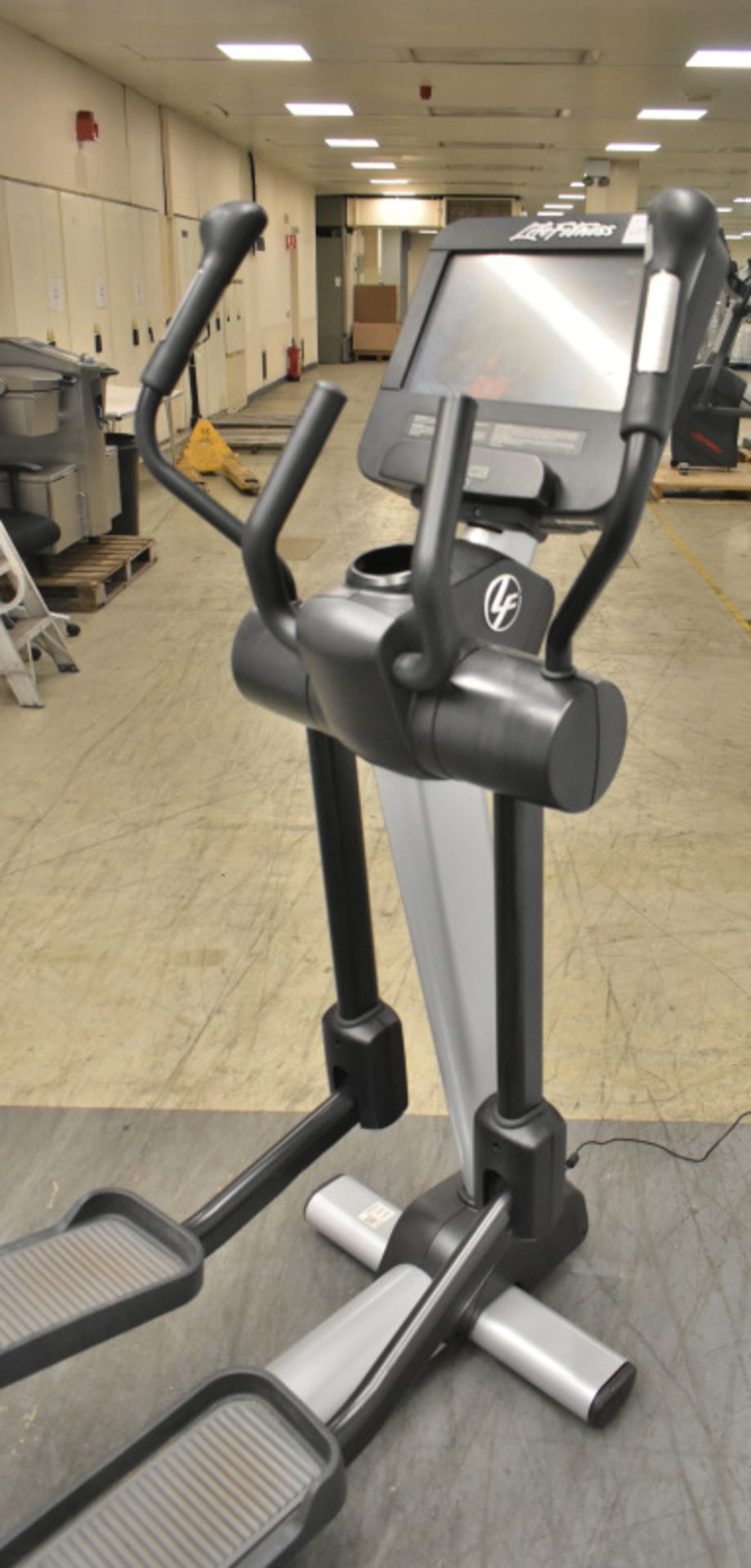 Life Fitness INXDE Integrity Series Elliptical Cross Trainer - Image 10 of 18