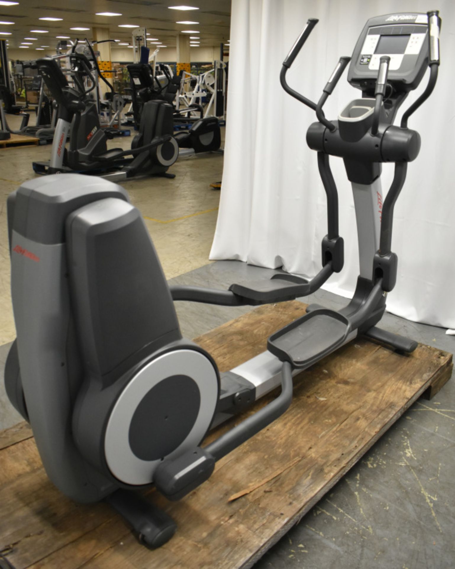 Life Fitness 95X Cross Trainer -Powers Up Functions Not Tested - See pictures for conditio - Image 11 of 22