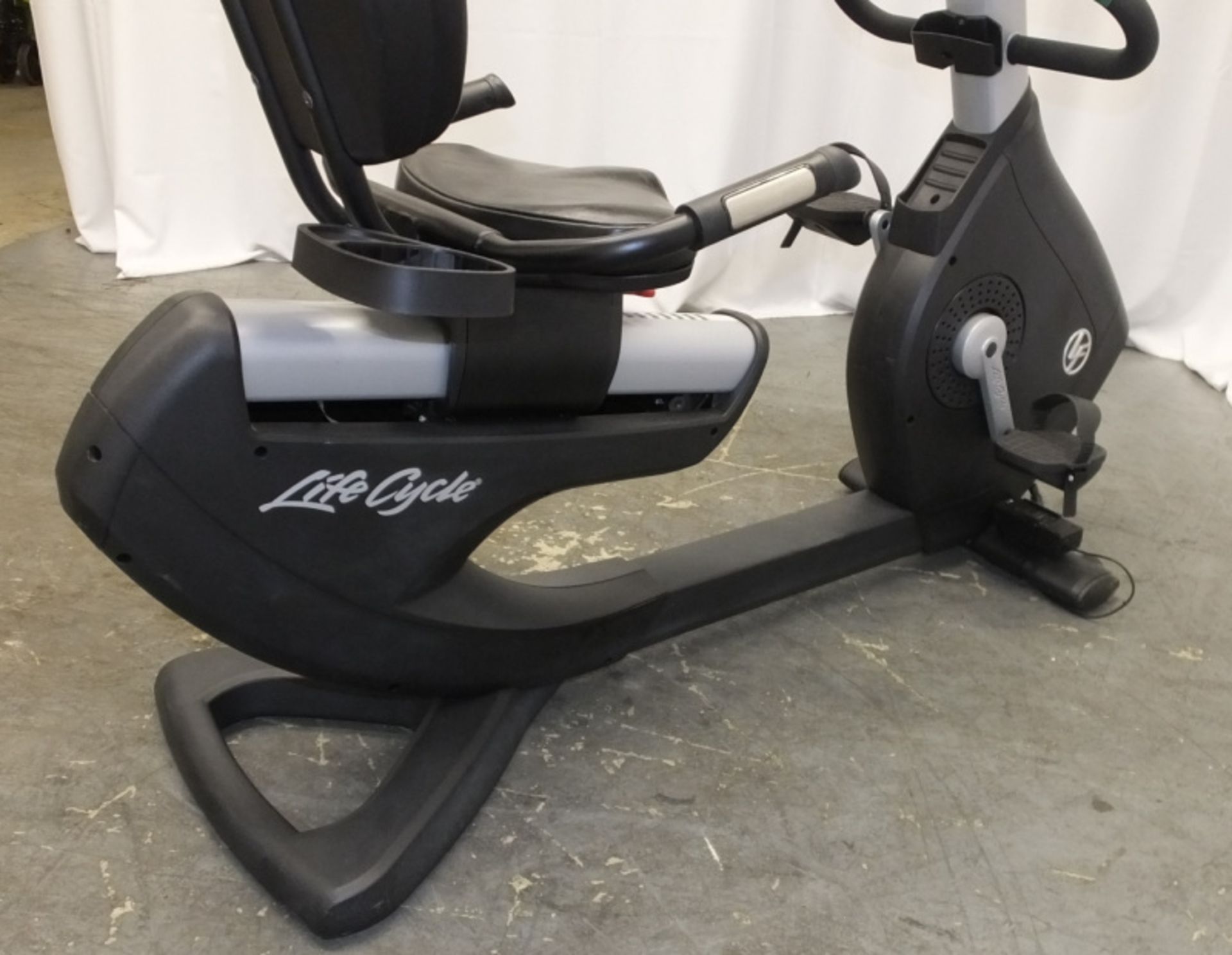 Life Fitness Life Cycle 95RS Recumbent Exercise Bike - Image 8 of 11
