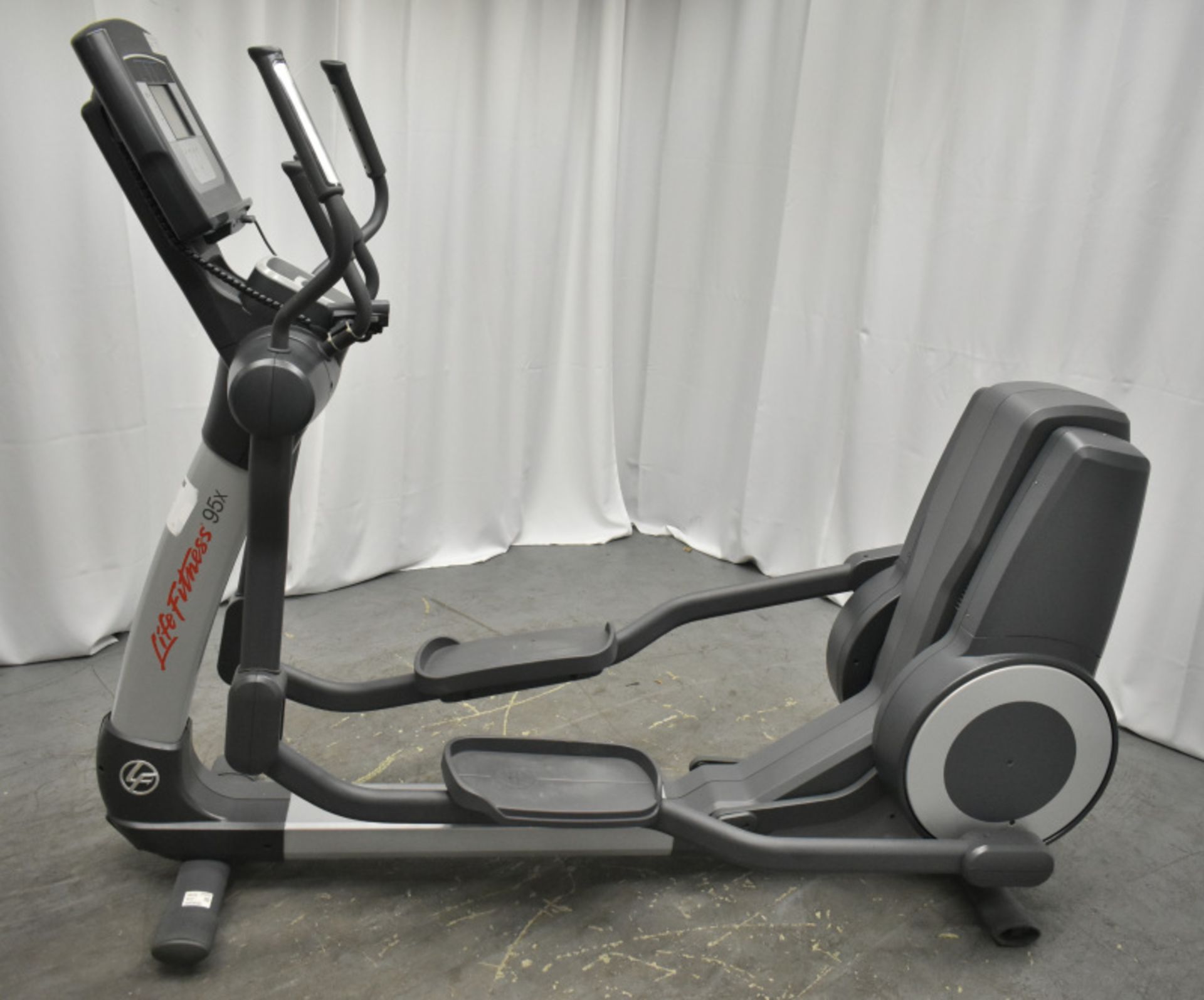 Life Fitness 95X Cross Trainer - Powers Up Functions Not Tested