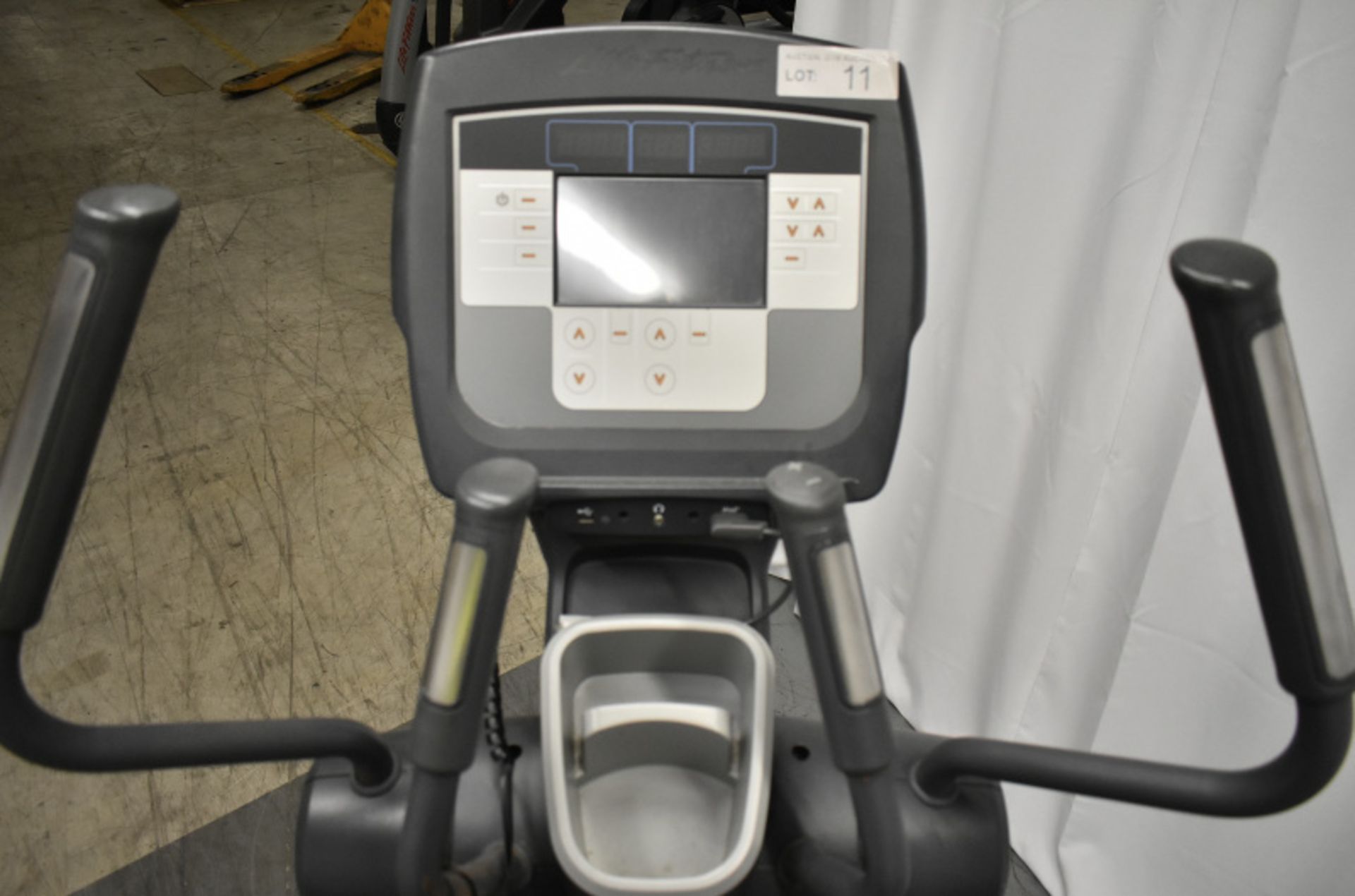 Life Fitness 95X Cross Trainer -Powers Up Functions Not Tested - See pictures for conditio - Image 15 of 21