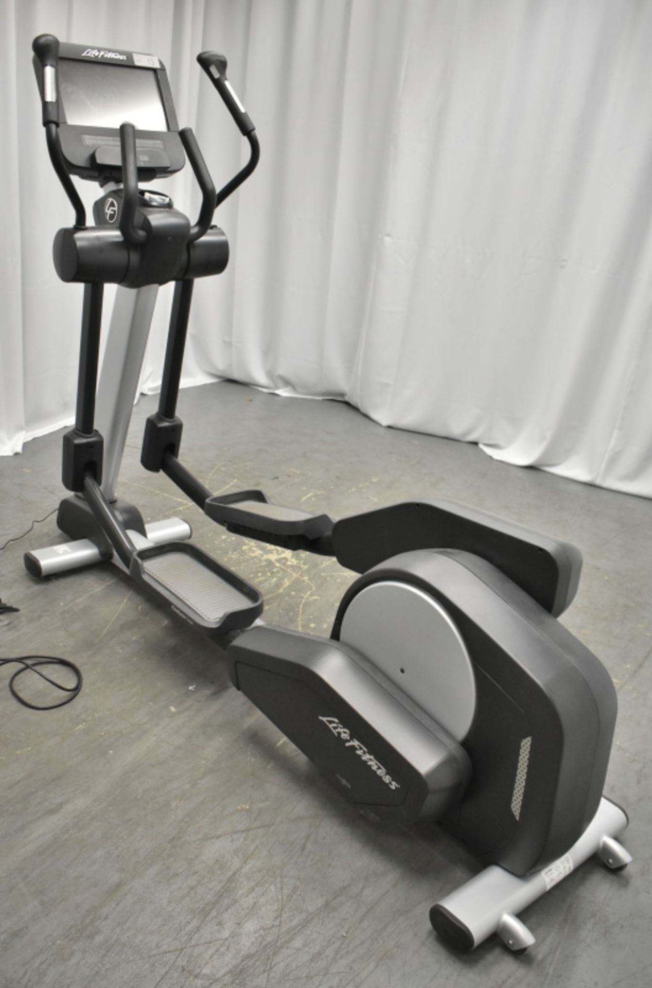 Life Fitness INXDE Integrity Series Elliptical Cross Trainer - Image 3 of 15