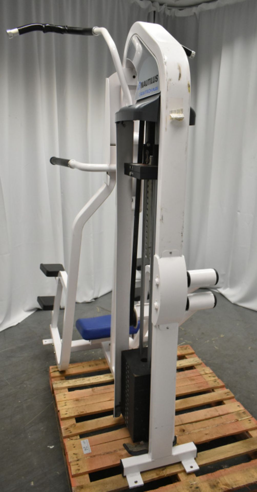 Nautilus Gravitron Plus Weight Assisted Chin Dip Machine - See pictures for condition - Image 5 of 15