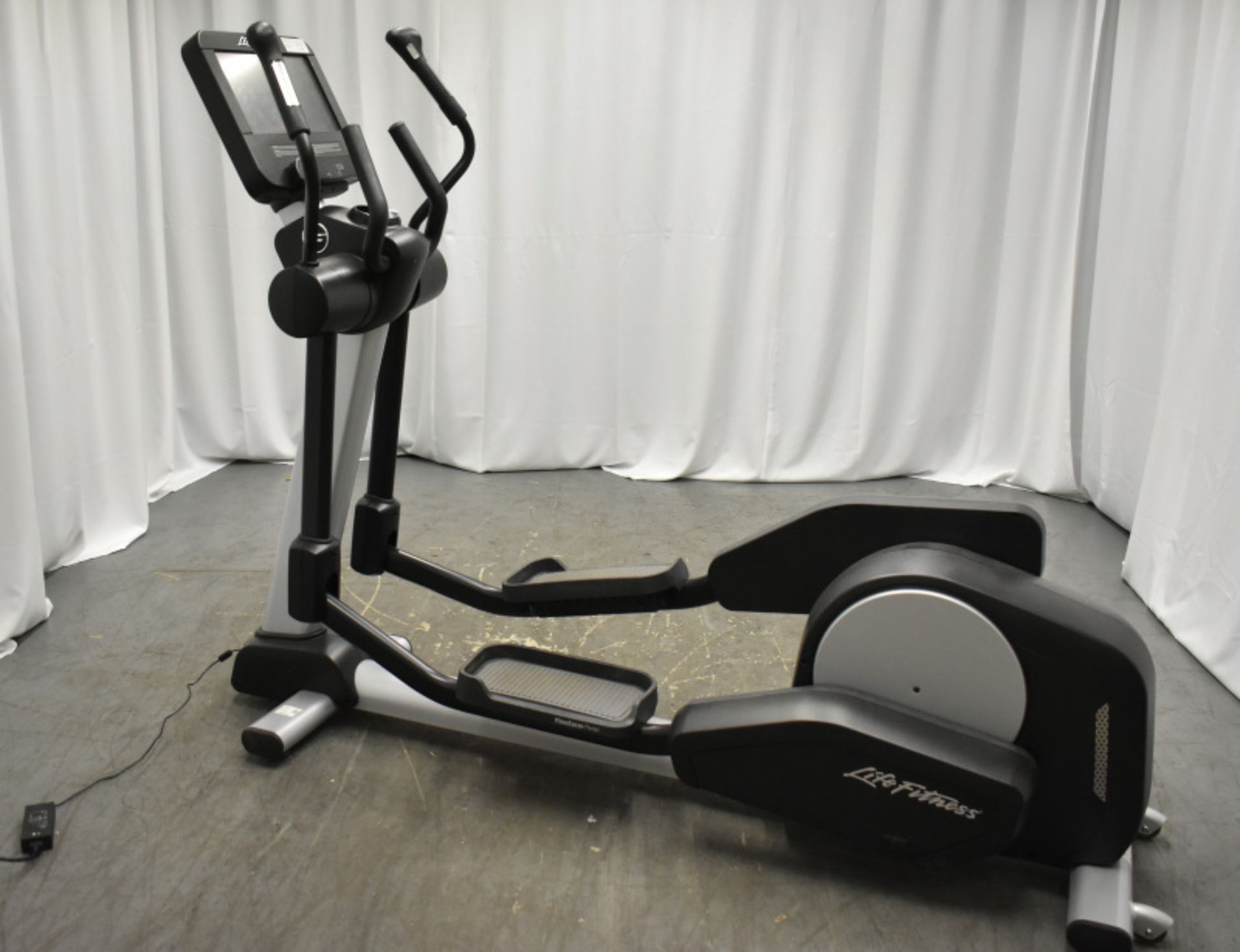 Life Fitness INXDE Integrity Series Elliptical Cross Trainer