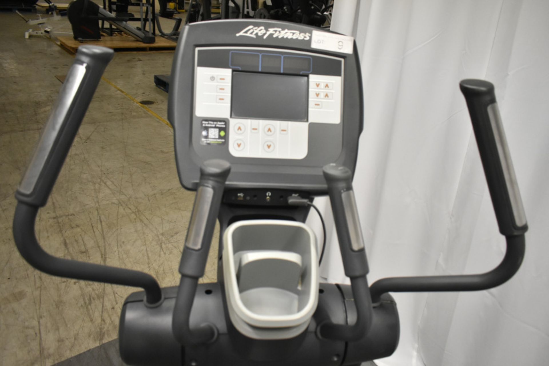 Life Fitness 95X Cross Trainer -Powers Up Functions Not Tested - See pictures for conditio - Image 8 of 15