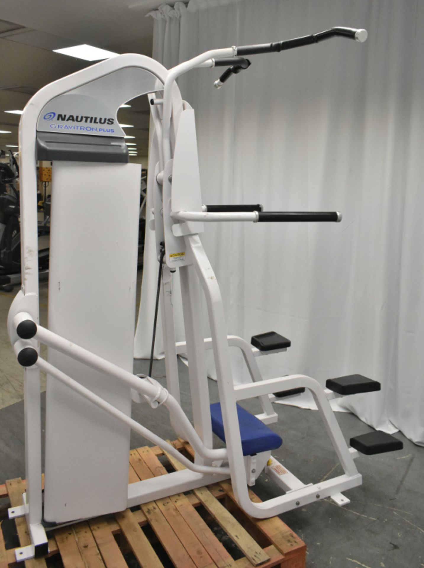 Nautilus Gravitron Plus Weight Assisted Chin Dip Machine - See pictures for condition - Image 6 of 15