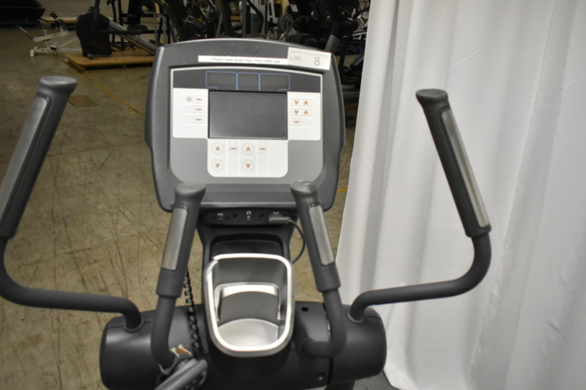 Life Fitness 95X Cross Trainer -Powers Up Functions Not Tested - Image 3 of 21
