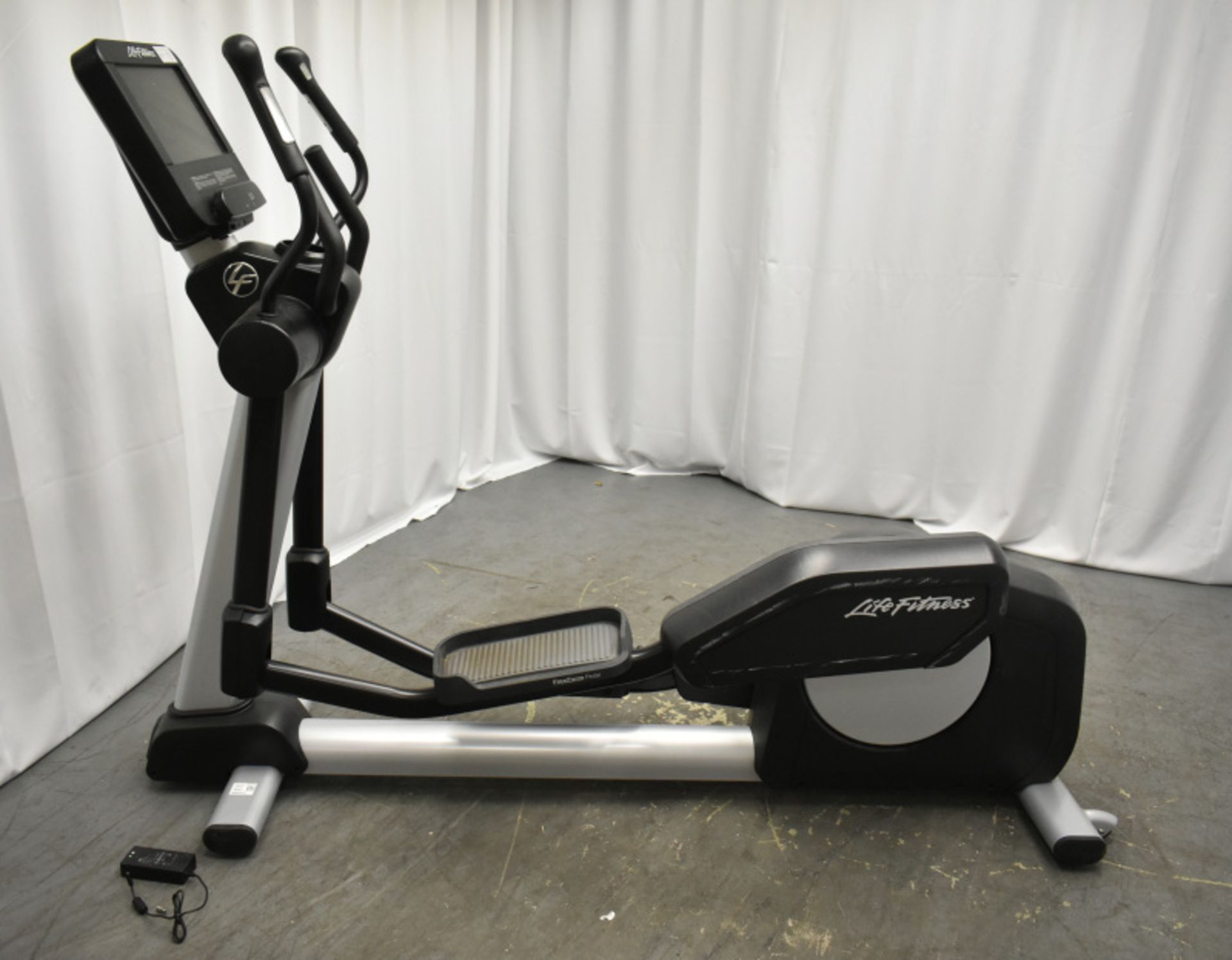 Life Fitness INXDE Integrity Series Elliptical Cross Trainer