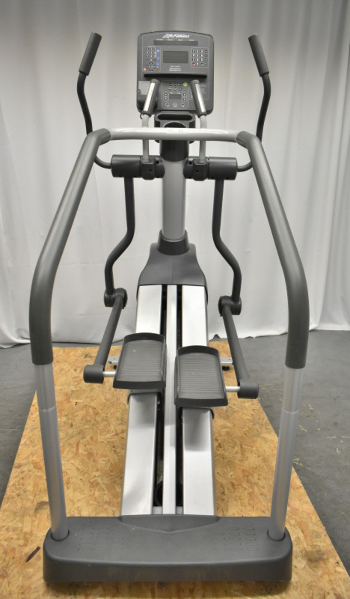 Life Fitness CLSL Summit Trainer - Powers Up Functions Not Tested - Image 2 of 14