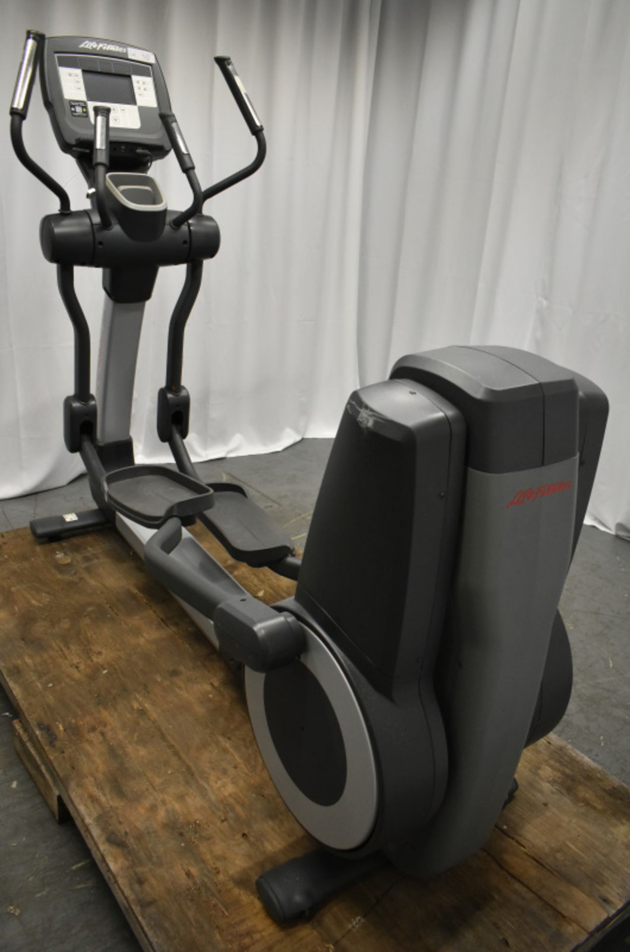 Life Fitness 95X Cross Trainer -Powers Up Functions Not Tested - See pictures for conditio - Image 2 of 22