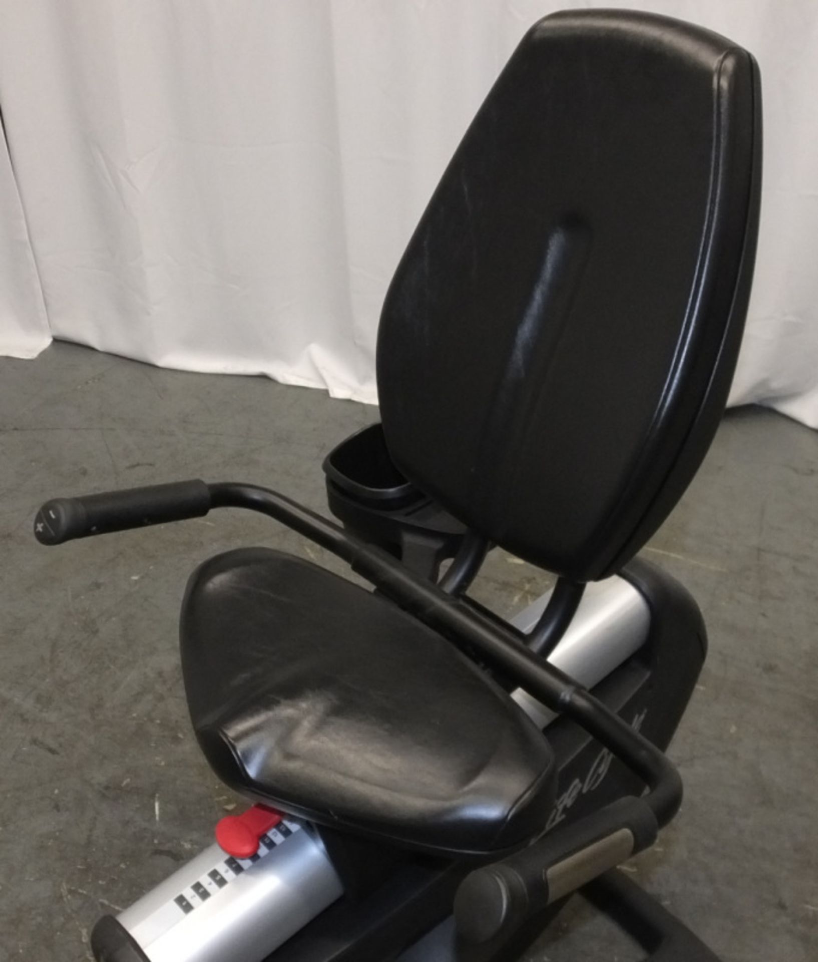 Life Fitness Life Cycle 95RS Recumbent Exercise Bike - Missing Power Pack - Image 4 of 9