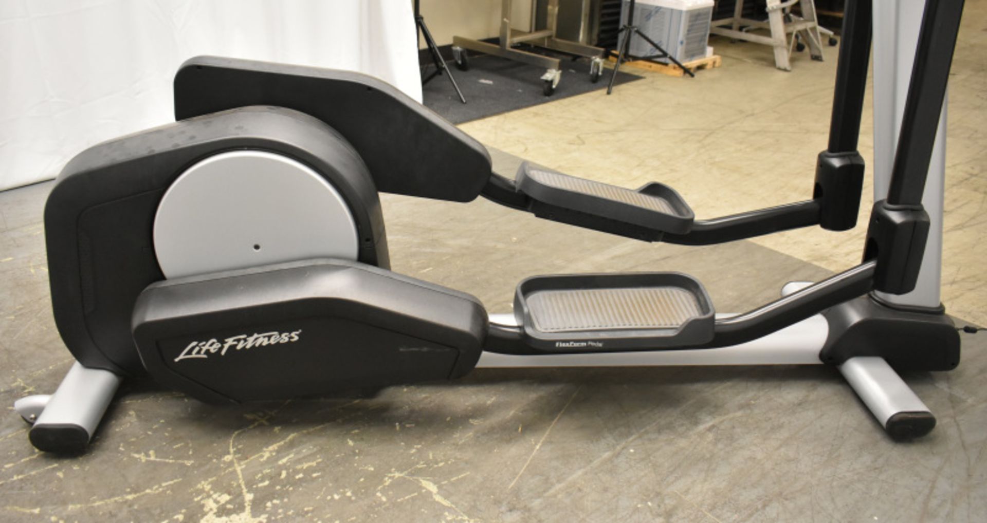 Life Fitness INXDE Integrity Series Elliptical Cross Trainer - Image 9 of 18