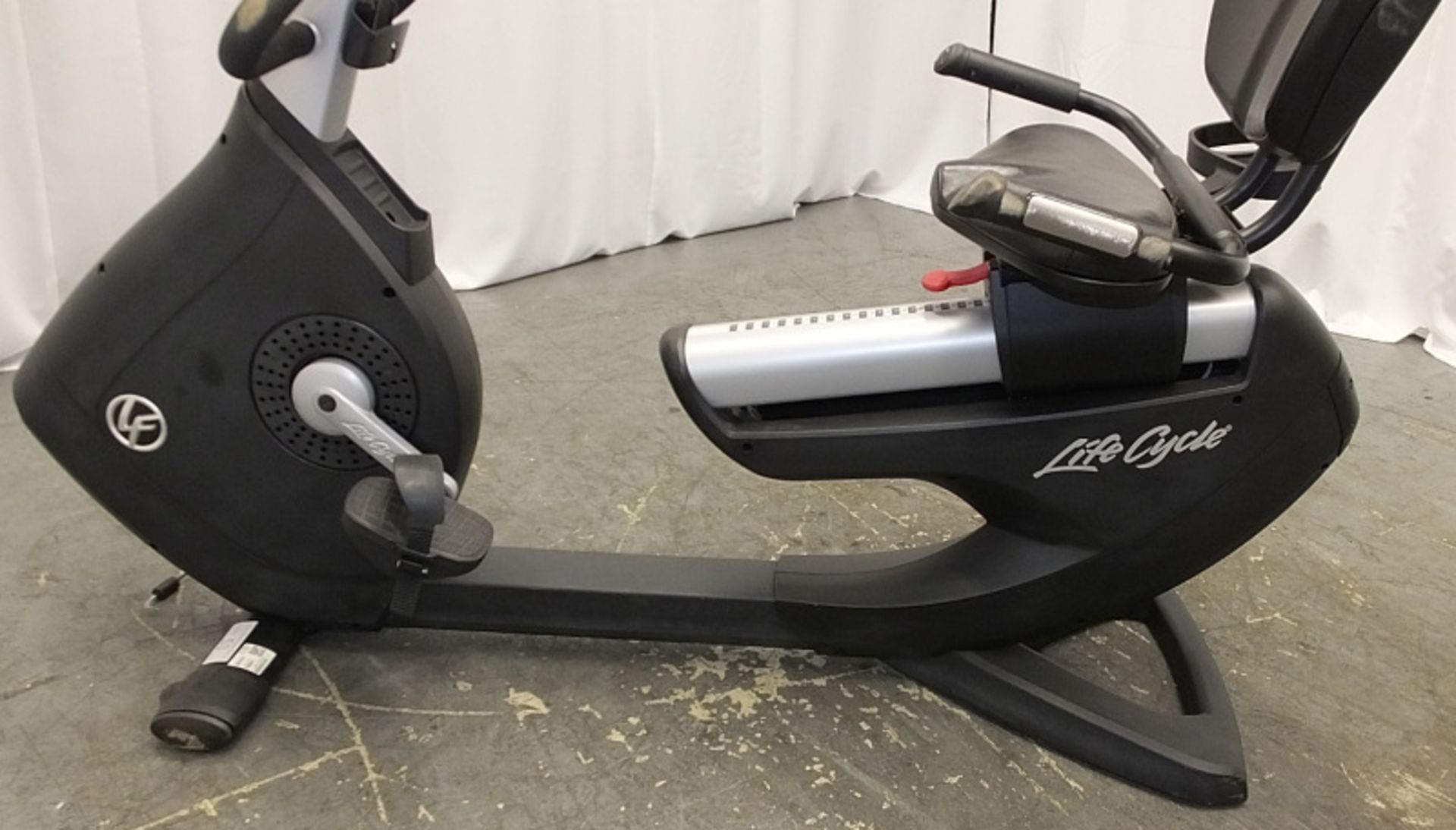 Life Fitness Life Cycle 95RS Recumbent Exercise Bike - Missing Power Lead - Image 9 of 15