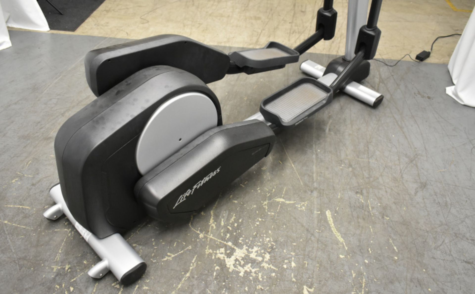 Life Fitness INXDE Integrity Series Elliptical Cross Trainer - Image 8 of 18