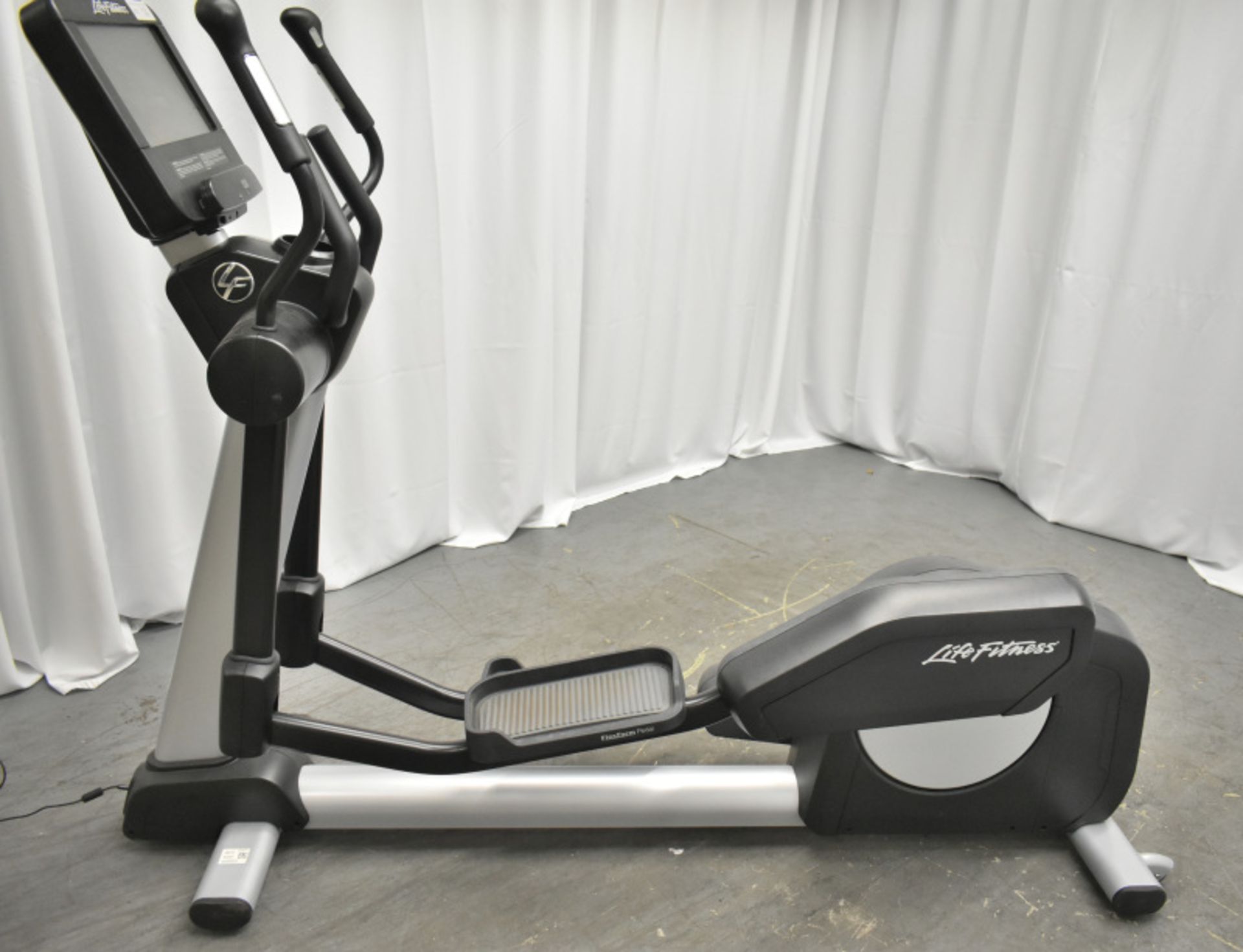 Life Fitness INXDE Integrity Series Elliptical Cross Trainer