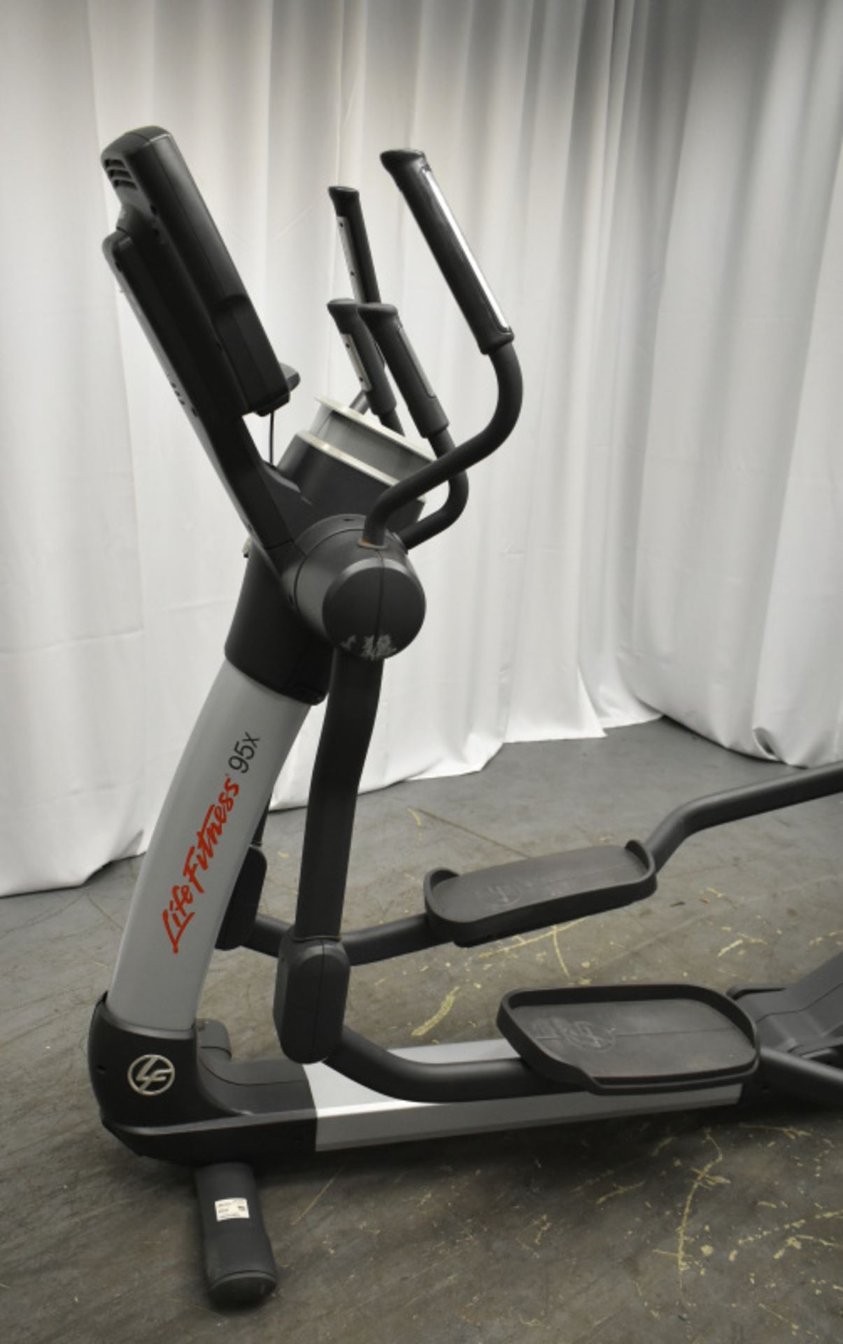 Life Fitness 95X Cross Trainer -Powers Up Functions Not Tested - See pictures for conditio - Image 2 of 15