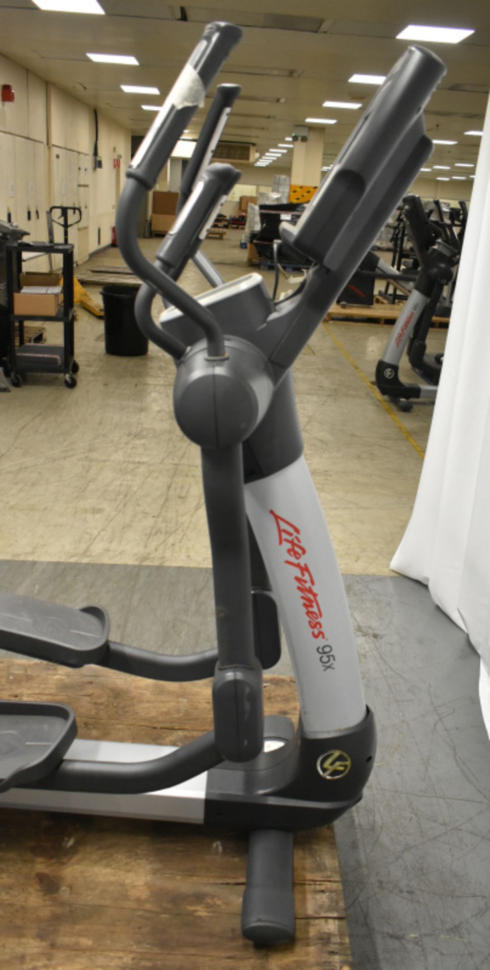 Life Fitness 95X Cross Trainer -Powers Up Functions Not Tested - See pictures for conditio - Image 18 of 22