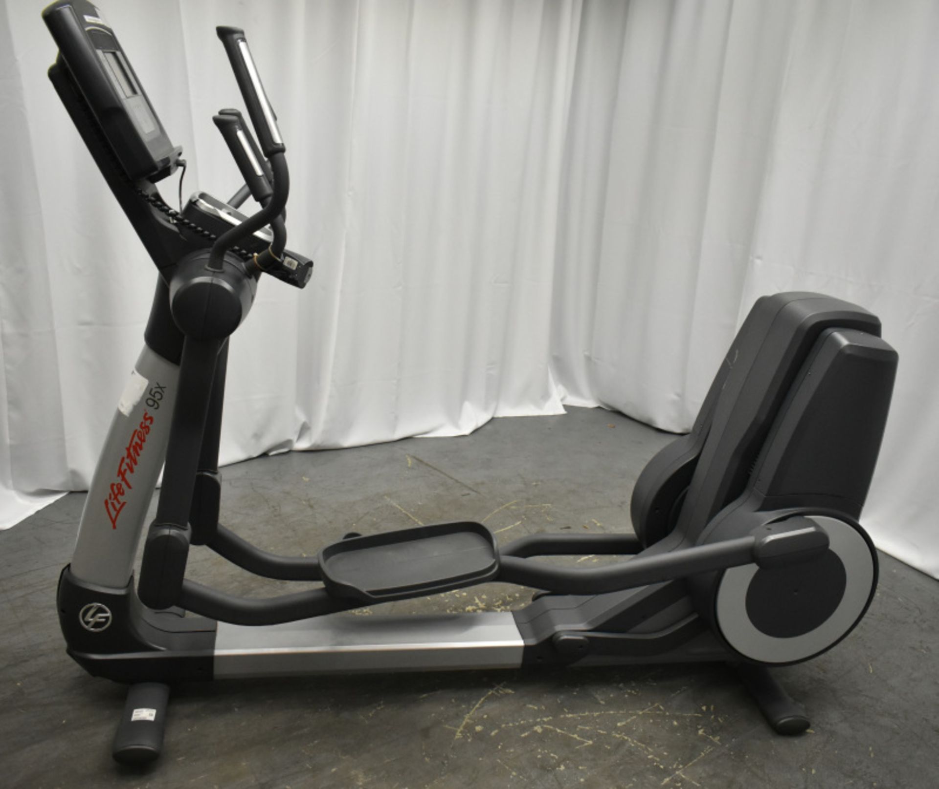 Life Fitness 95X Cross Trainer -Powers Up Functions Not Tested