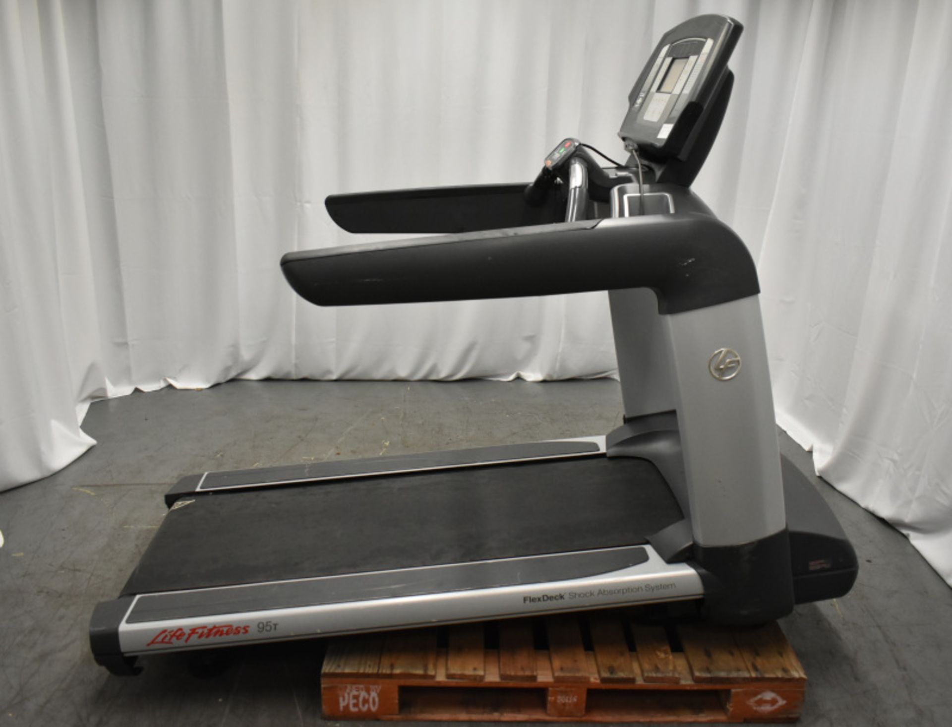 Life Fitness 95T Flex Deck Treadmill - Powers Up Functions Not Tested