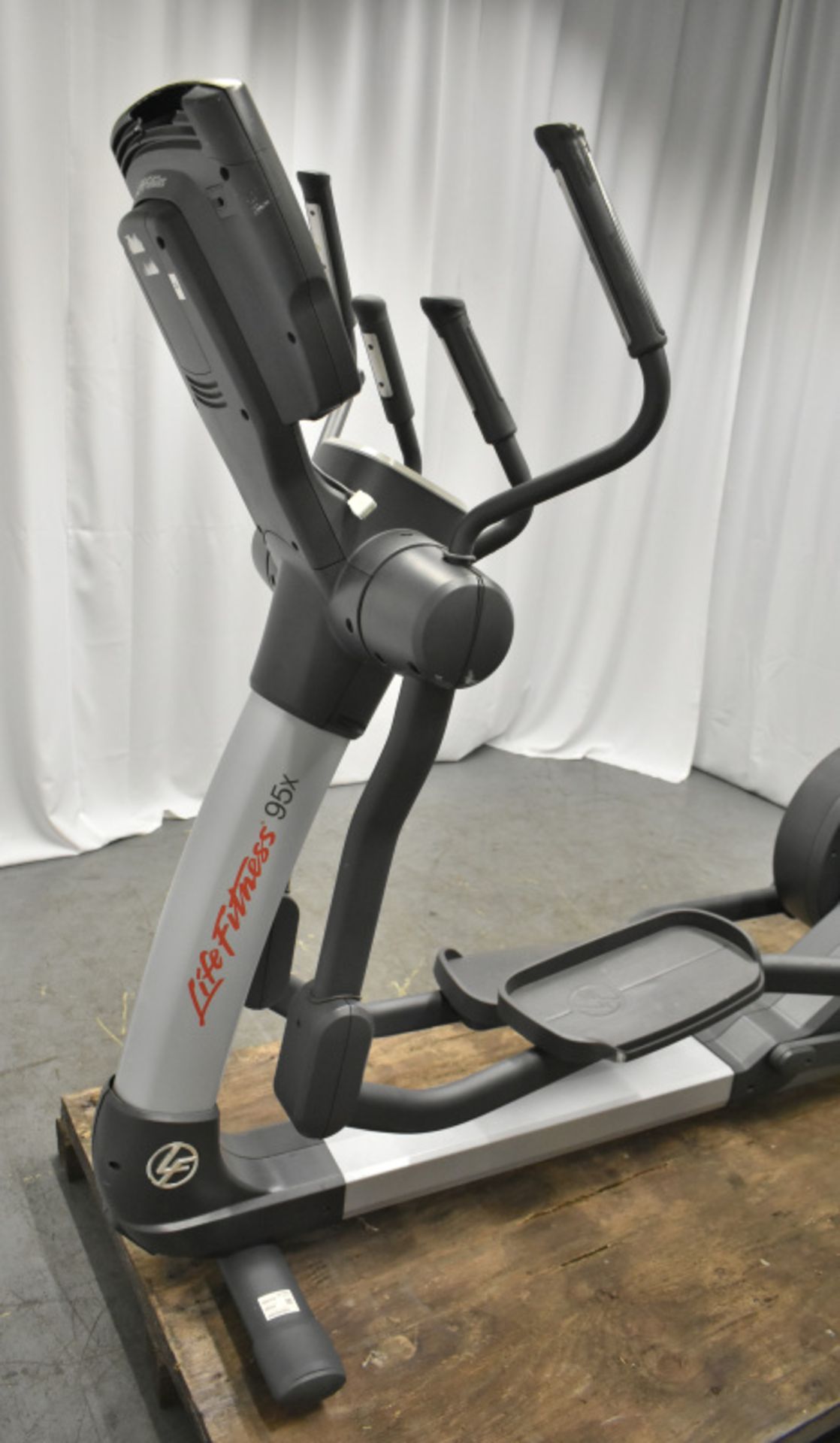 Life Fitness 95X Cross Trainer -Powers Up Functions Not Tested - See pictures for conditio - Image 9 of 22