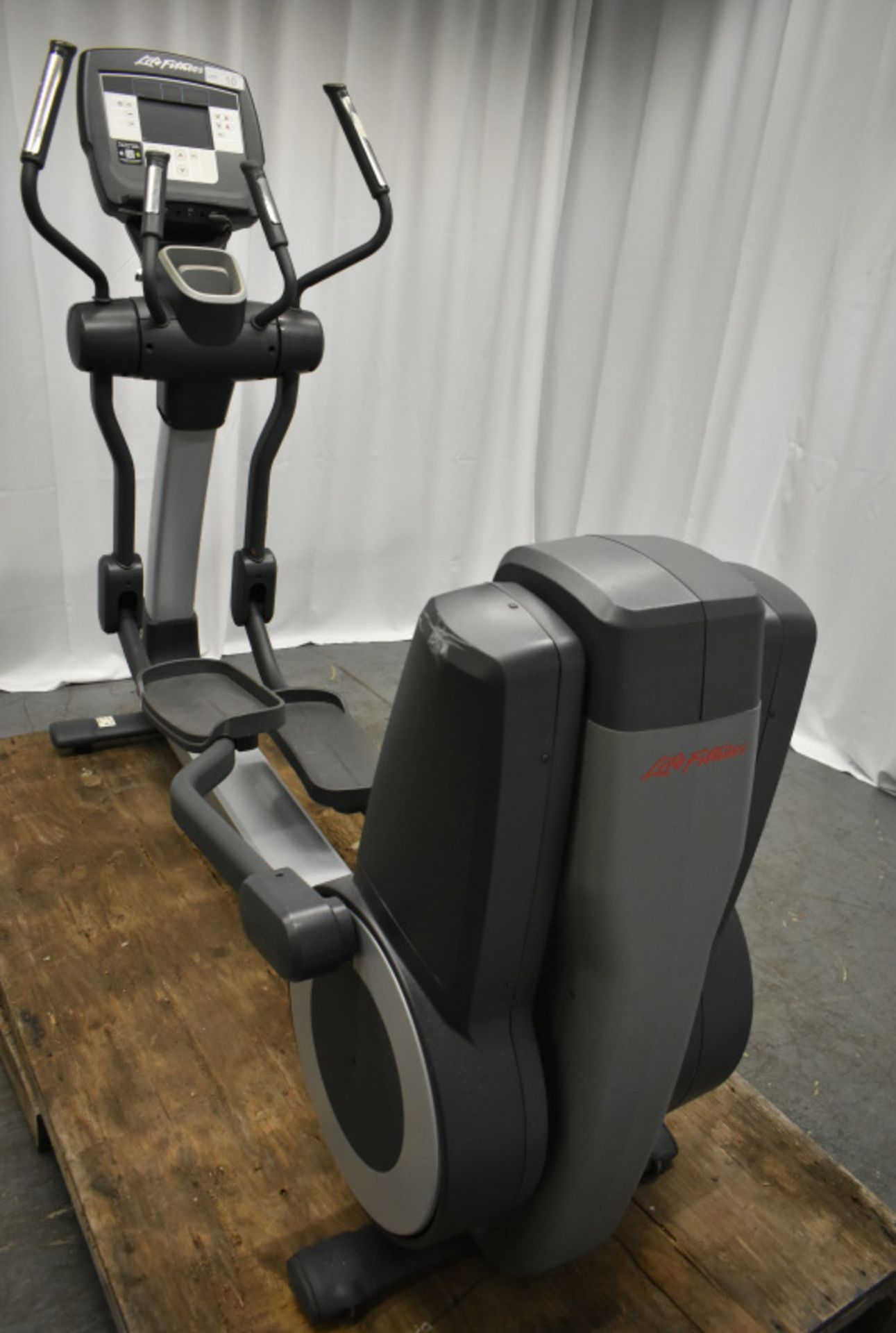 Life Fitness 95X Cross Trainer -Powers Up Functions Not Tested - See pictures for conditio - Image 10 of 22