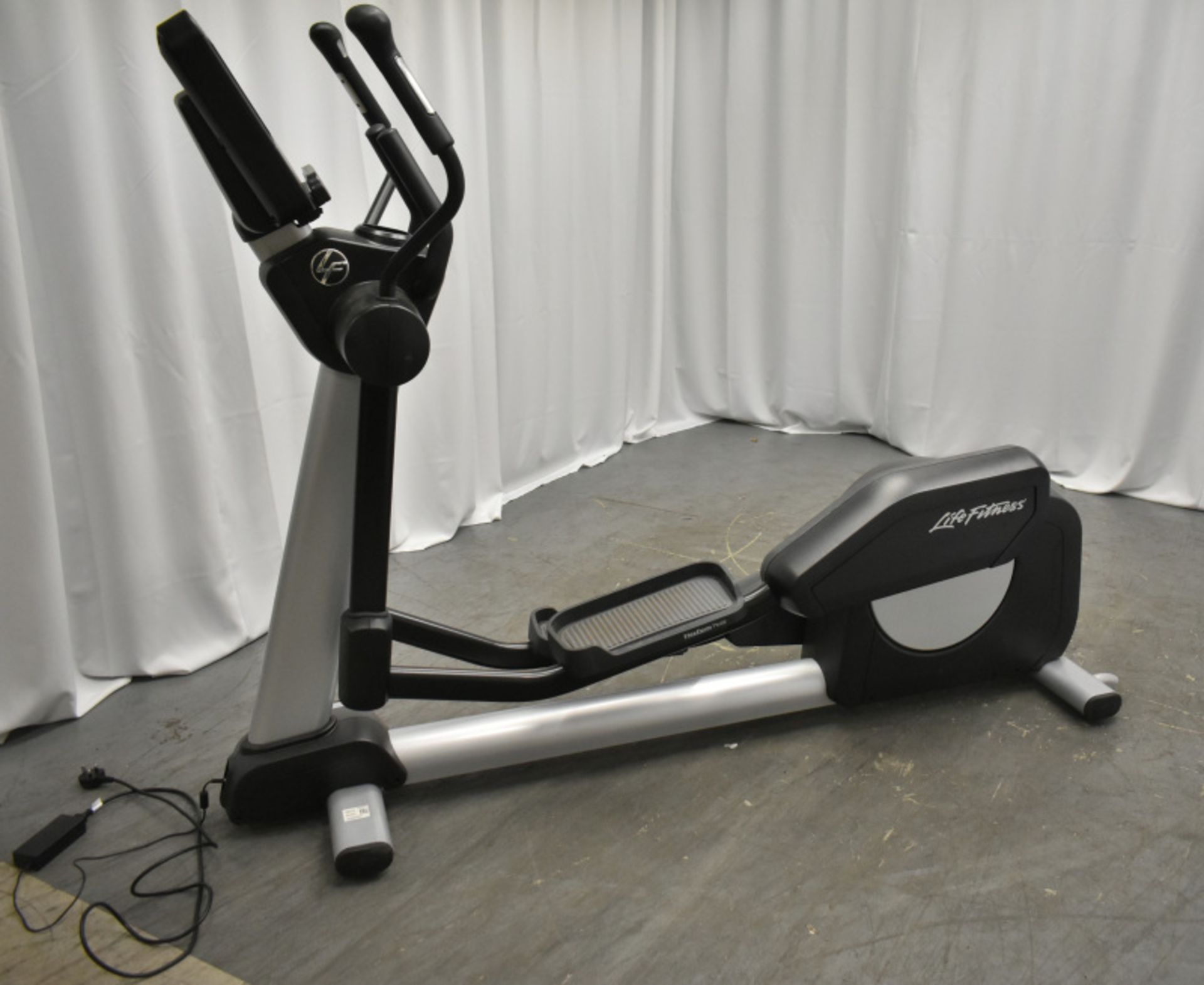 Life Fitness INXDE Integrity Series Elliptical Cross Trainer - Image 17 of 18