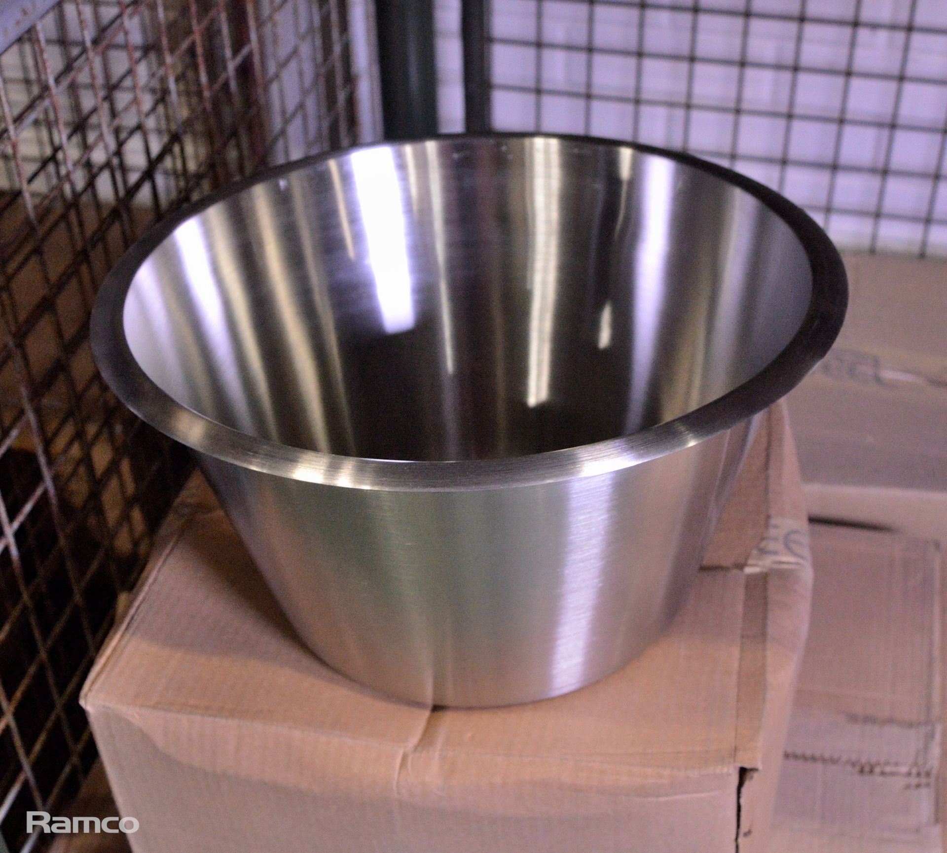 48x Stainless Steel Taper Mixing Bowls, 96x 21in Steak Tongs - Image 2 of 3