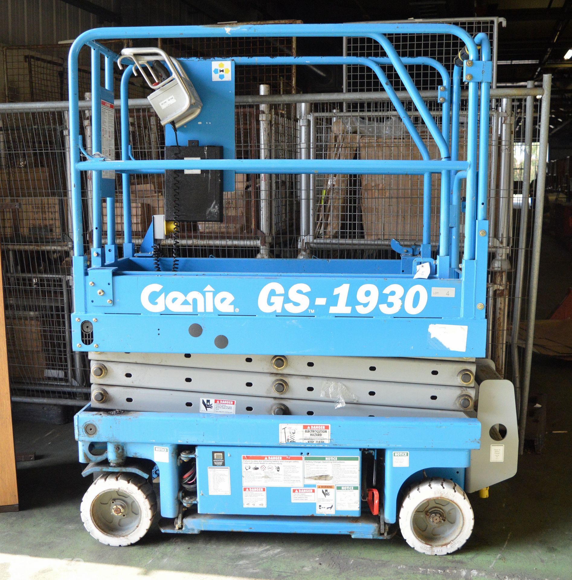 Genie Lift - GS-1930 - serial 20277 - Manufactured 08-19-99 - 100-250 VAC - 50/60hz - Max